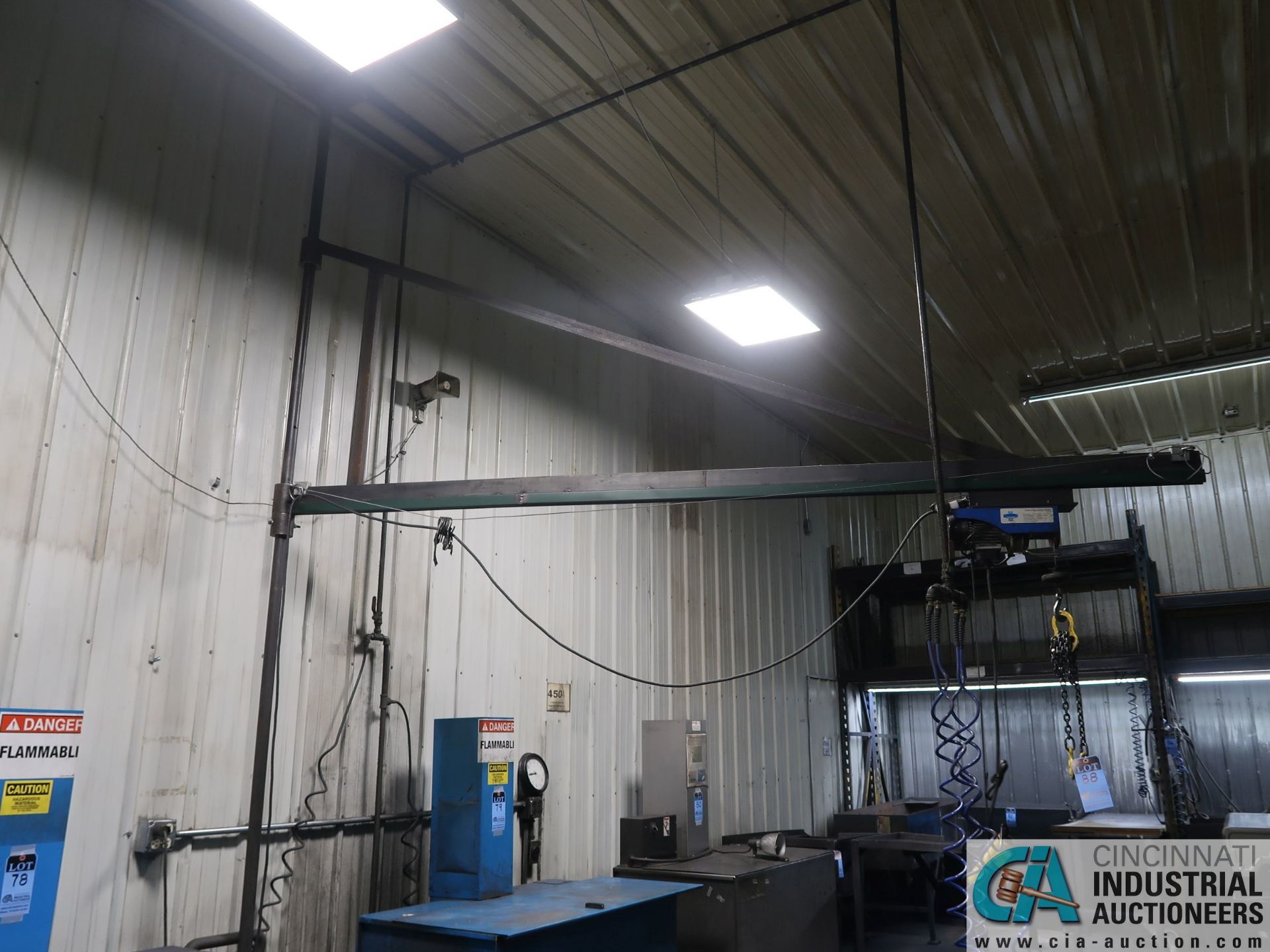 200 KG / 440 LB X 10' ARM FLOOR MOUNTED JIB CRANE WITH PENDANT CONTROL CABLE HOIST - Image 4 of 6