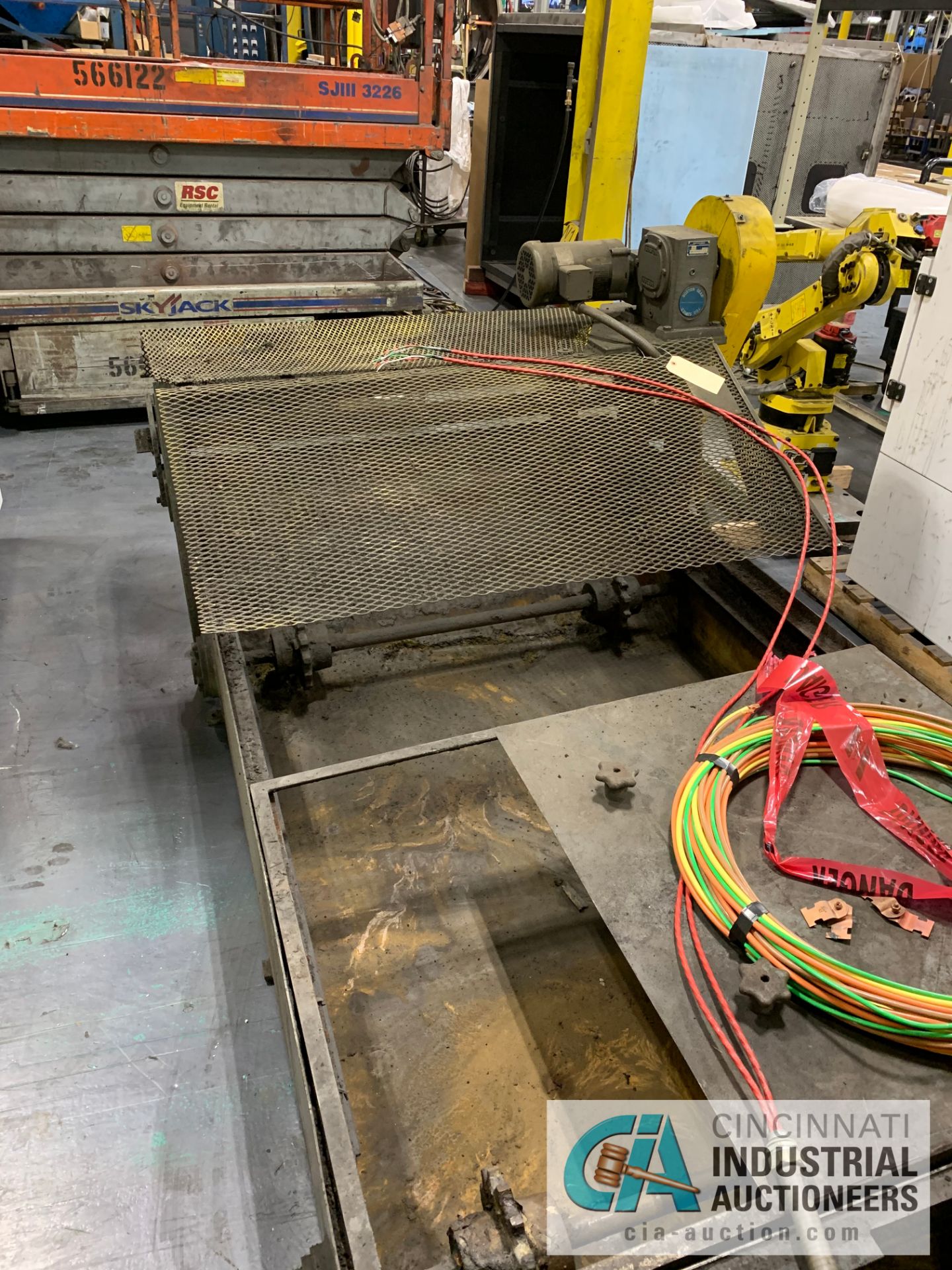 DRAG OUT CONVEYOR **RIGGING FEE DUE TO SHOEMAKER $100.00** - Image 5 of 9