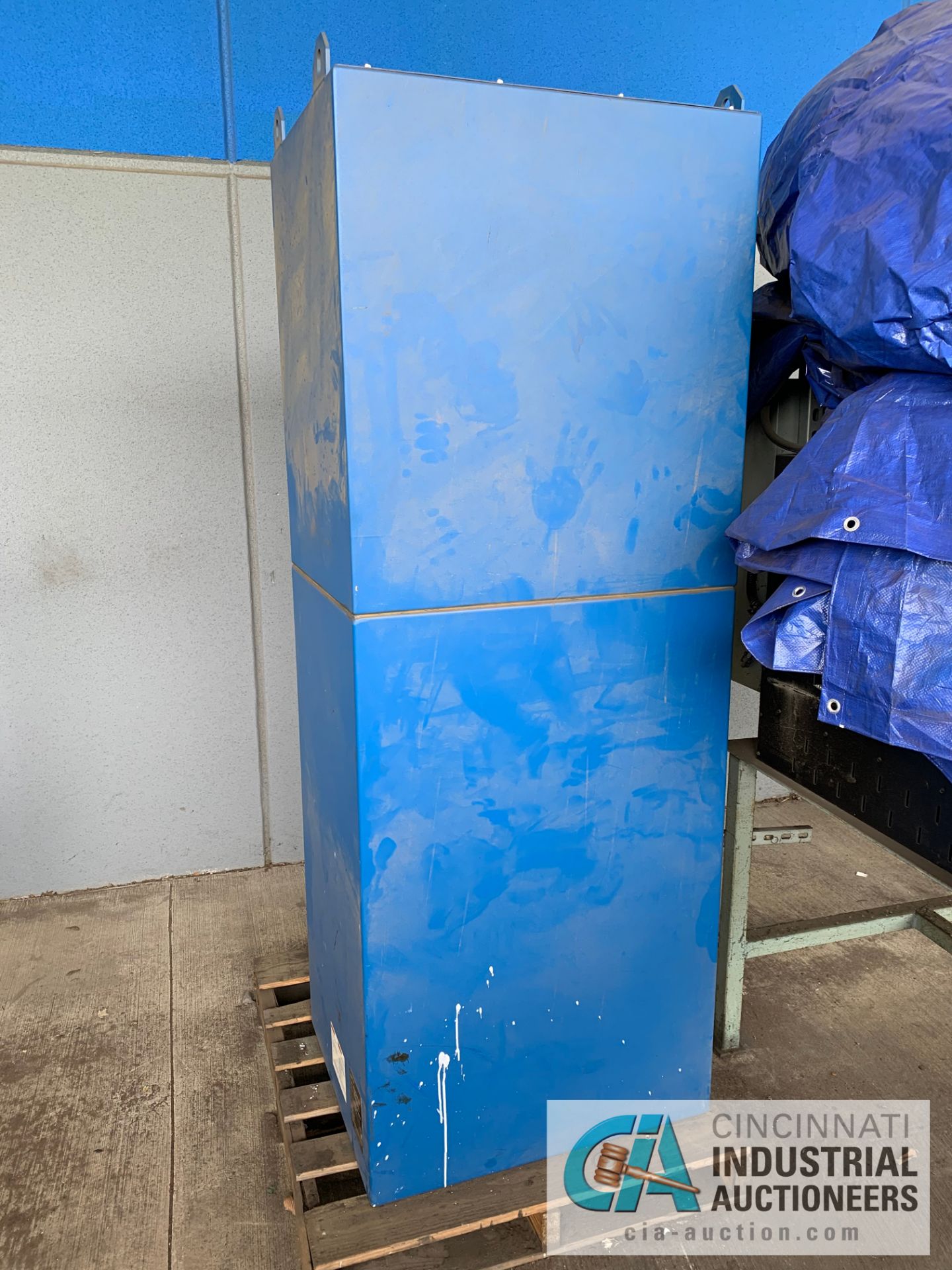 TORIT MODEL MDV 1 DUST COLLECTOR; S/N 12338966 L1, 3HP **RIGGING FEE DUE TO SHOEMAKER $75.00** - Image 4 of 5