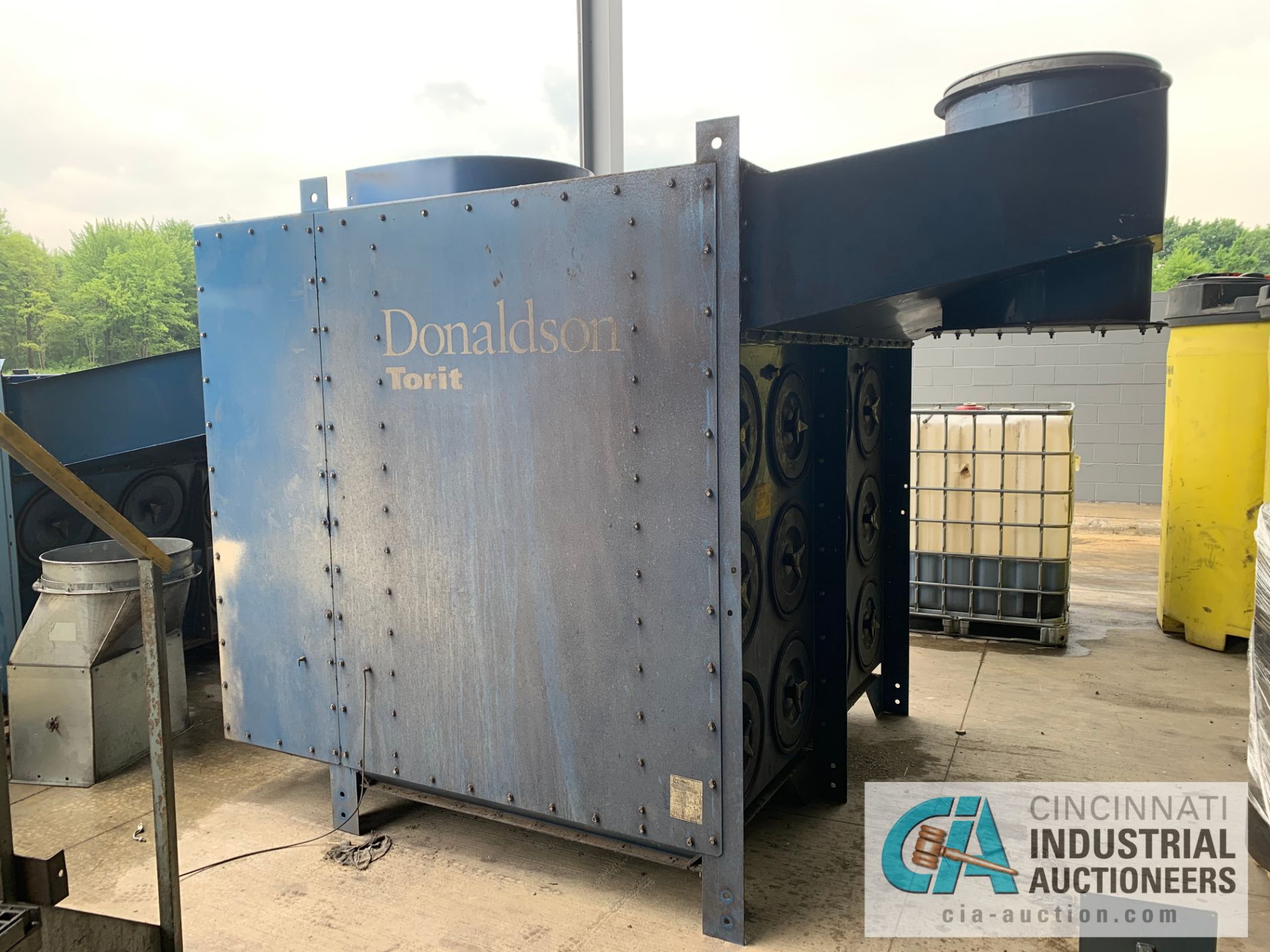 DONALDSON TORIT DFT3-24 DUST COLLECTOR; S/N IG918508-001, 30 HP **RIGGING FEE DUE TO SHOEMAKER $2, - Image 2 of 3