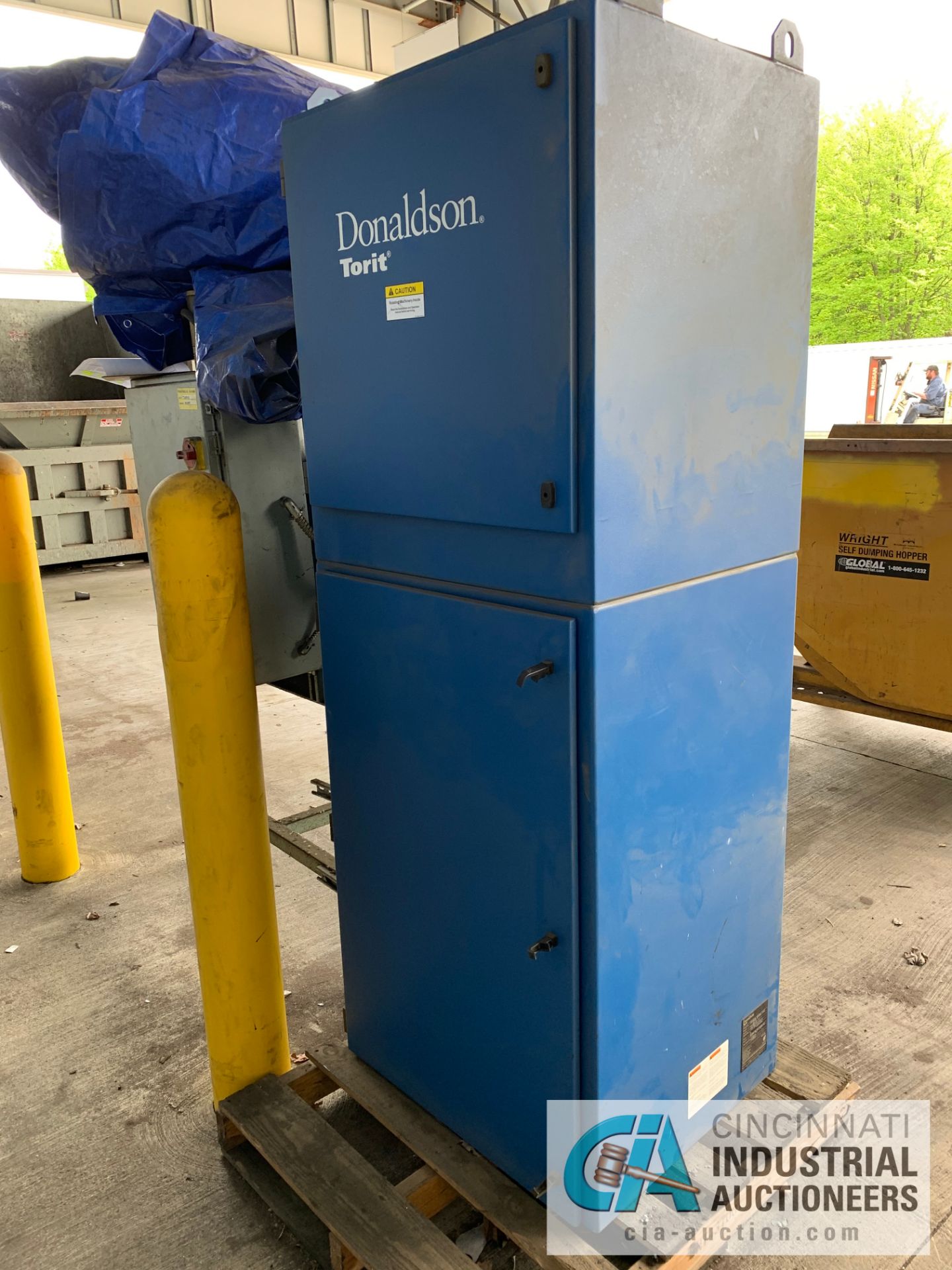 TORIT MODEL MDV 1 DUST COLLECTOR; S/N 12338966 L1, 3HP **RIGGING FEE DUE TO SHOEMAKER $75.00**