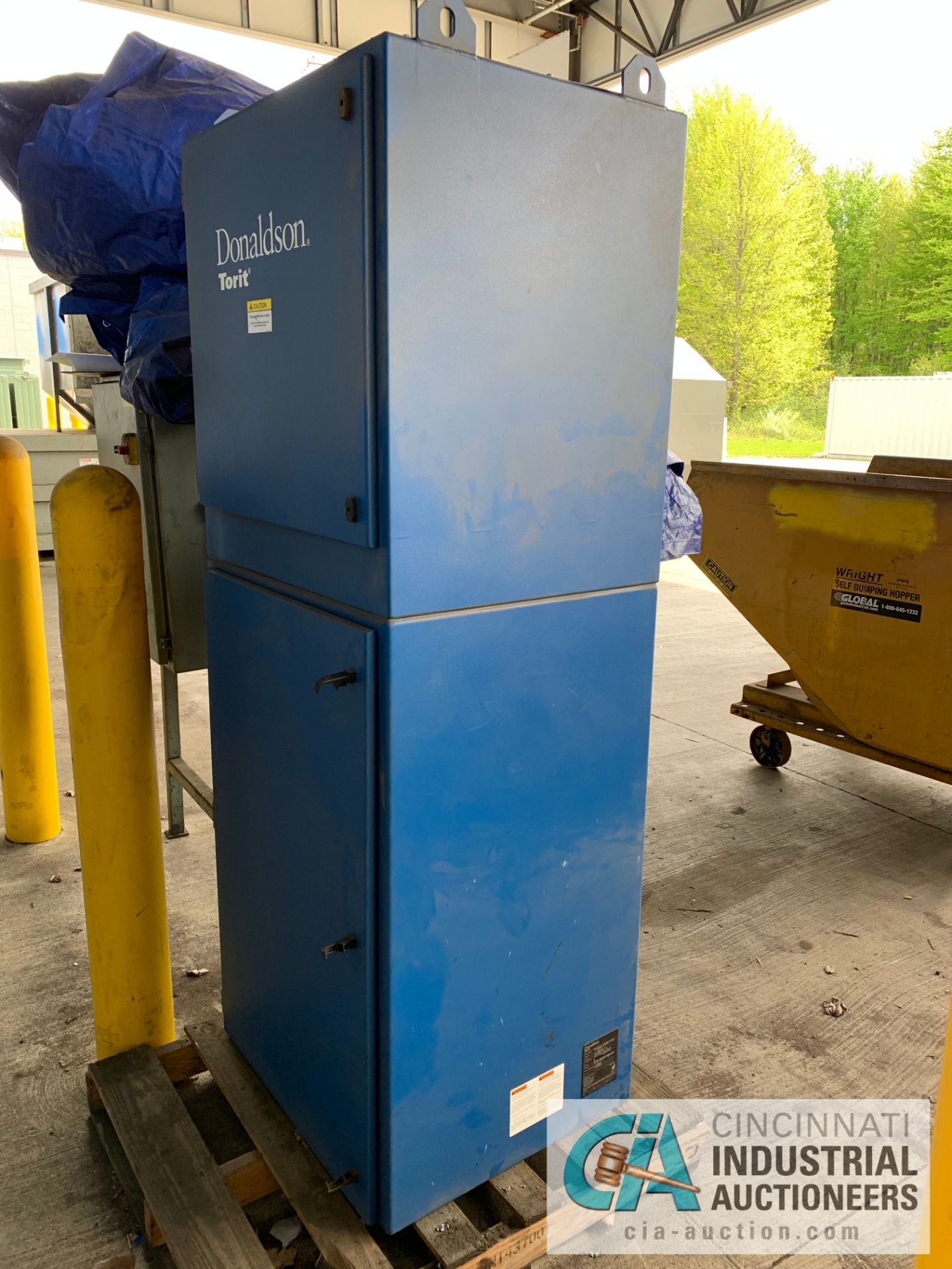 TORIT MODEL MDV 1 DUST COLLECTOR; S/N 12338966 L1, 3HP **RIGGING FEE DUE TO SHOEMAKER $75.00** - Image 2 of 5