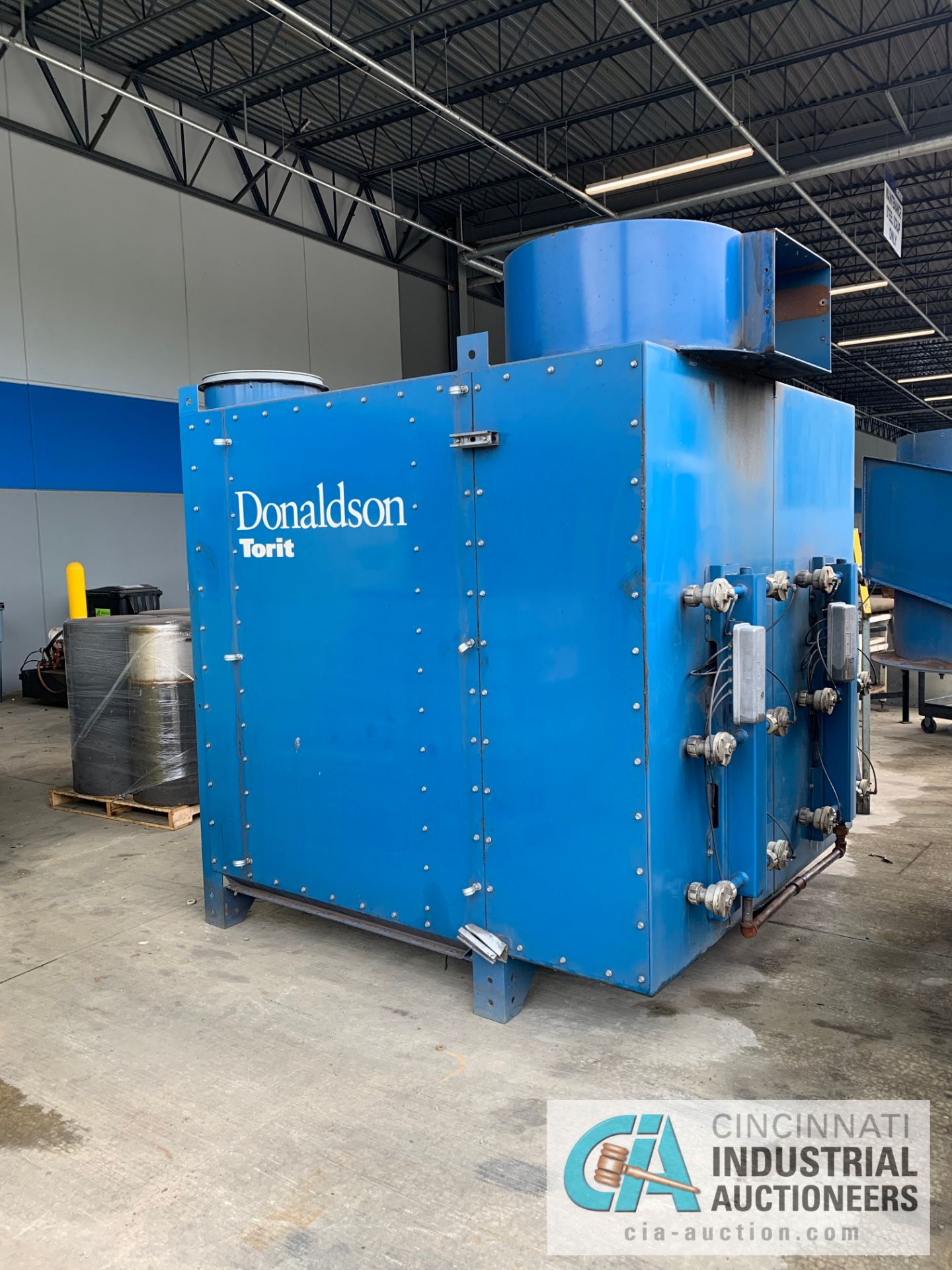 DONALDSON TORIT DFT3-24 DUST COLLECTOR; S/N IG918508-001, 30 HP **RIGGING FEE DUE TO SHOEMAKER $2,