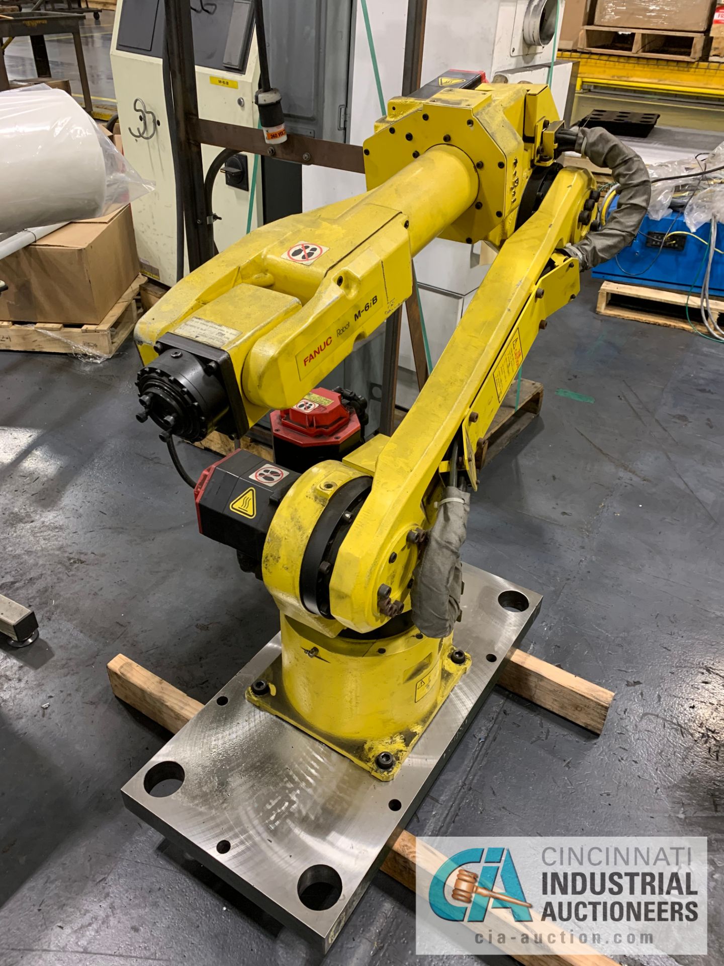 FANUC M6-IB ROBOT; S/N A05B-1215-B602 (2004) WITH FANUC R-J3IB CONTROLLER; S/N E04800069 **RIGGING - Image 10 of 14