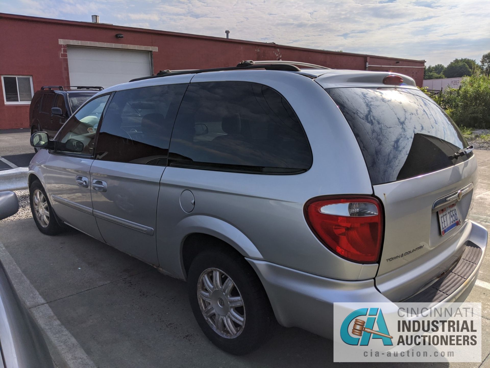 2007 2-WHEEL DRIVE CHRYSLER TOWN & COUNTRY TOURING MINIVAN; VIN:2A4GP54L17R310521 - Image 3 of 12