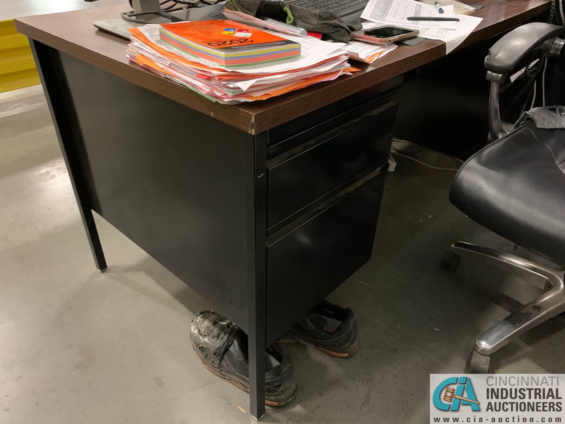 (LOT) OFFICE FURNITURE - DESKS, CABINETS (NO CONTENTS (5400 OAKLEY INDUSTRIAL BLVD., FAIRBURN, GA - Image 7 of 7