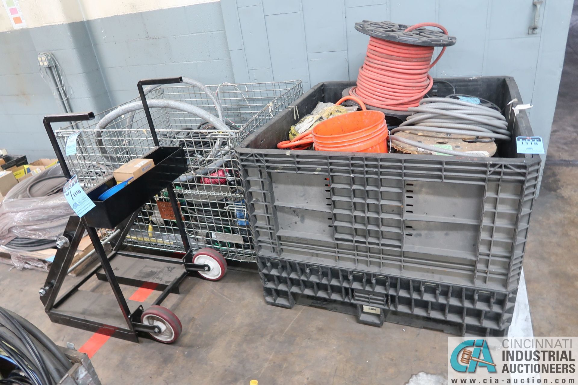 (LOT) (2) GAYLORDS WIRE & WIRE CART