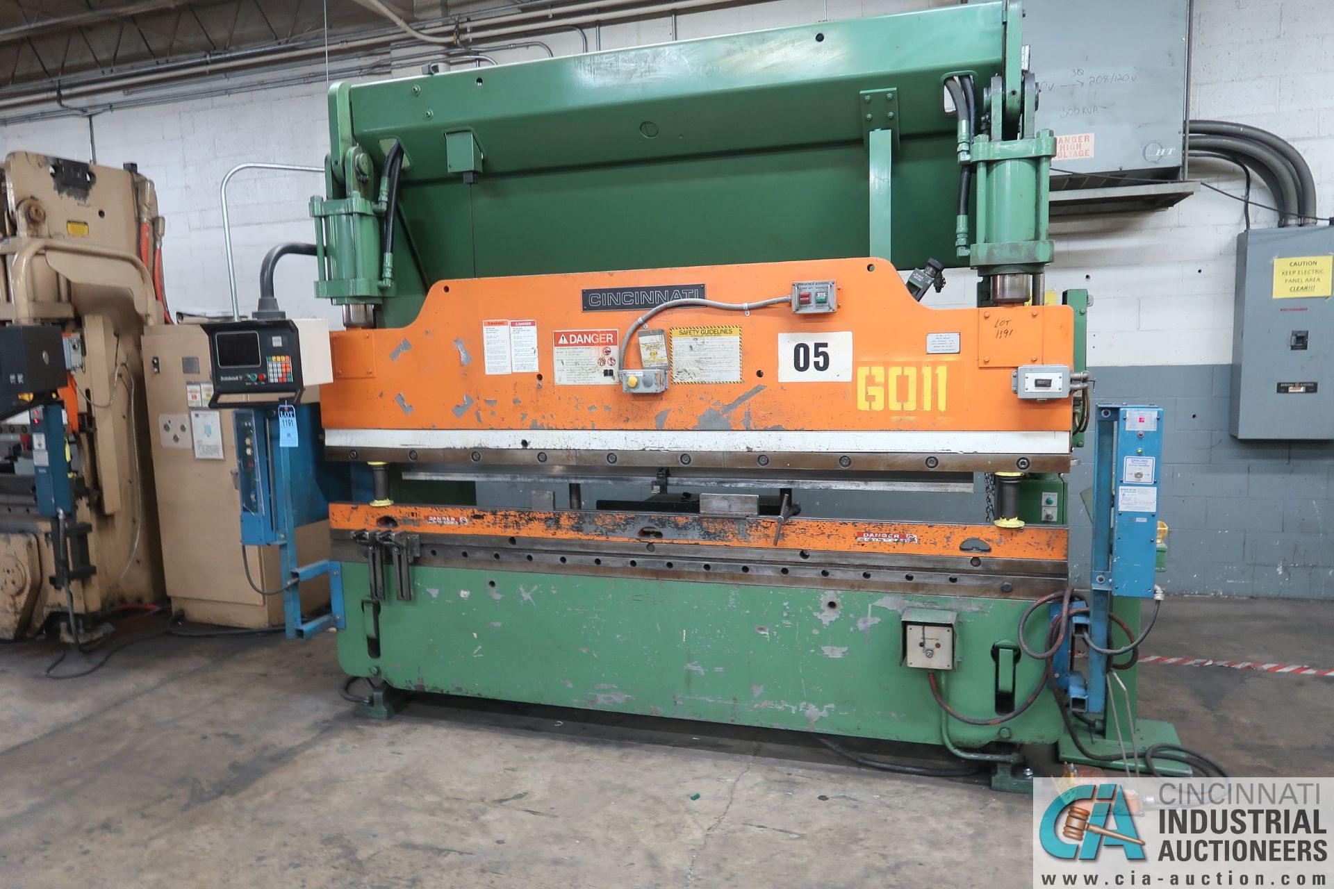 90 TON X 10' CINCINNATI 90CBX8 PRESS BRAKE; S/N 46186, HURCO AUTOBEND 7, BACK GAGE, 8" STROKE