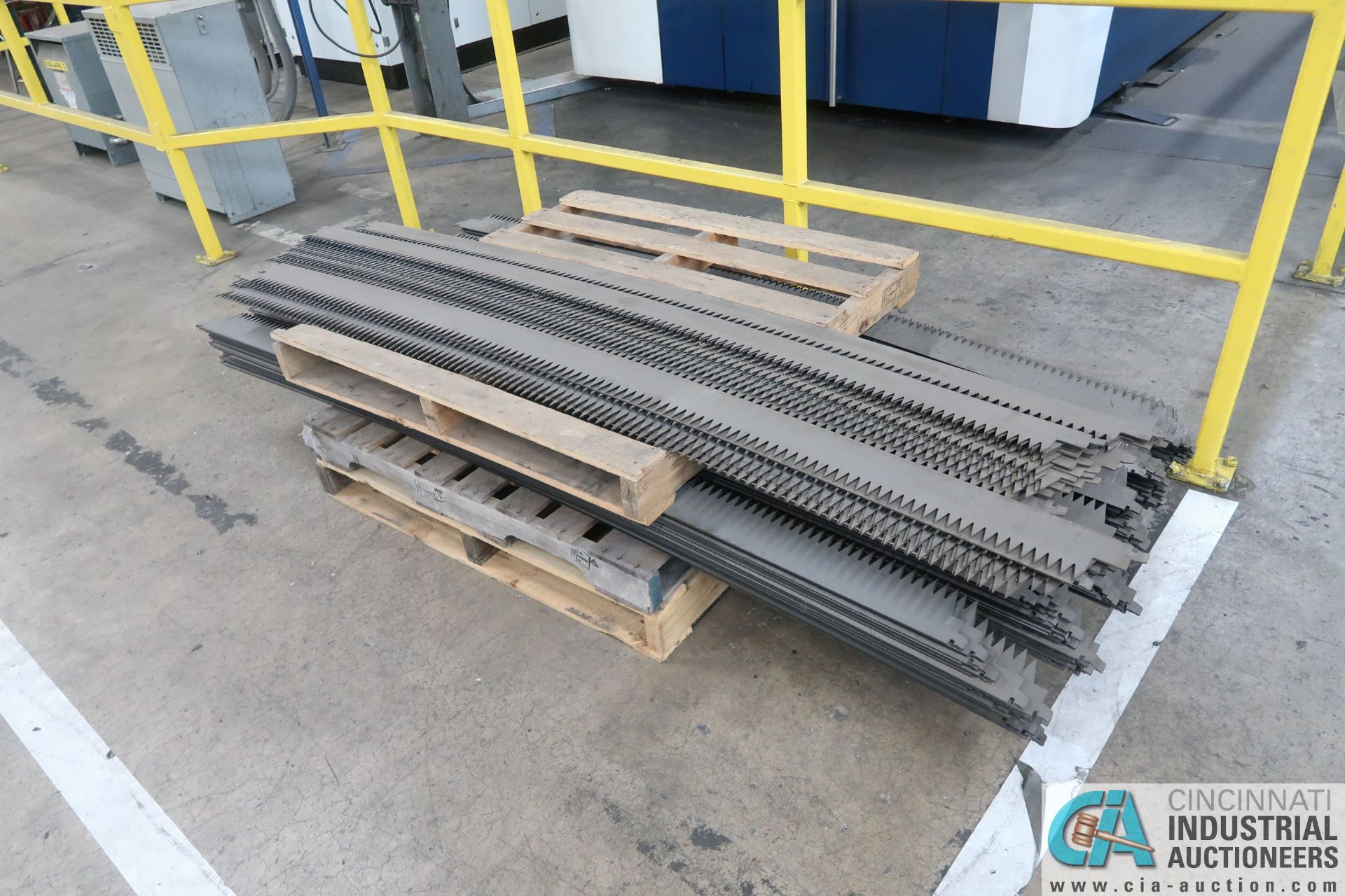 (LOT) ASSORTED TRUMPF 5030 LASER PARTS W/ SKID OF LASER GRATES - Image 5 of 5