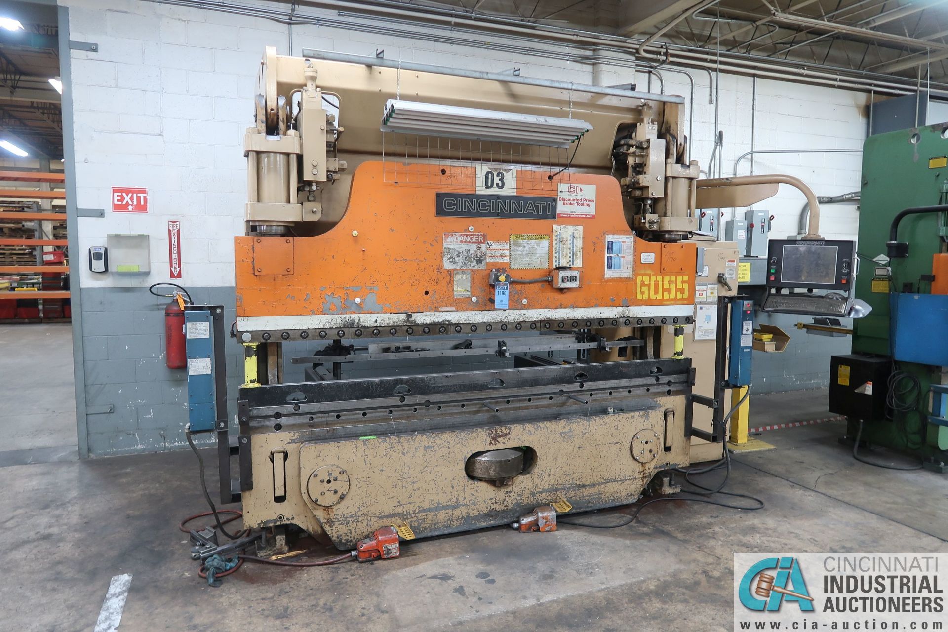 135 TON X 10' CINCINNATI 135AFX8FT AUTOFORM PRESS BRAKE W/ CROWNING; S/N 45193, 8" STROKE, 2-AXIS - Image 2 of 12