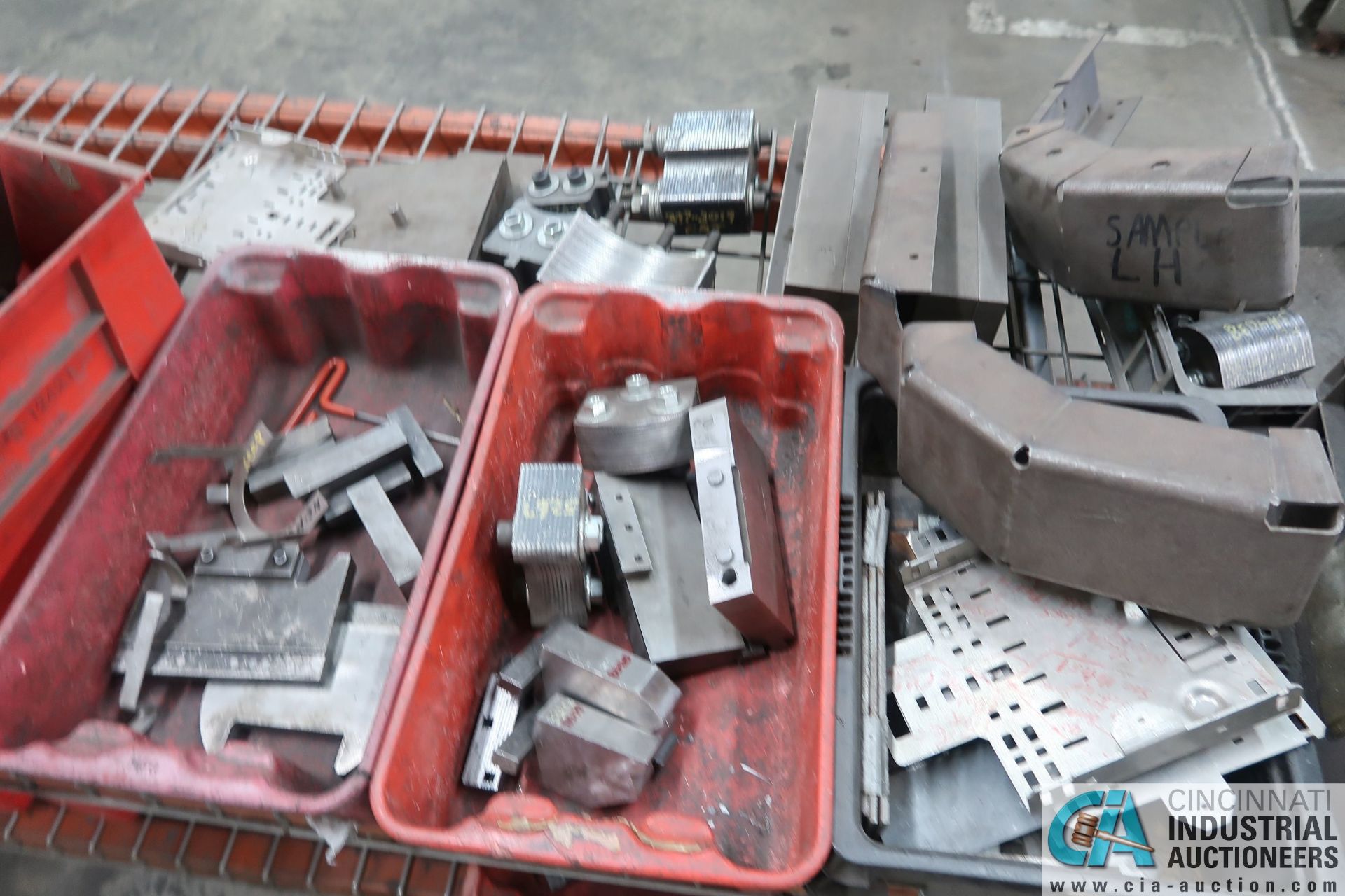 (LOT) MISC. PRESS BRAKE DIES, PUNCHES & TOOLING - Image 3 of 7