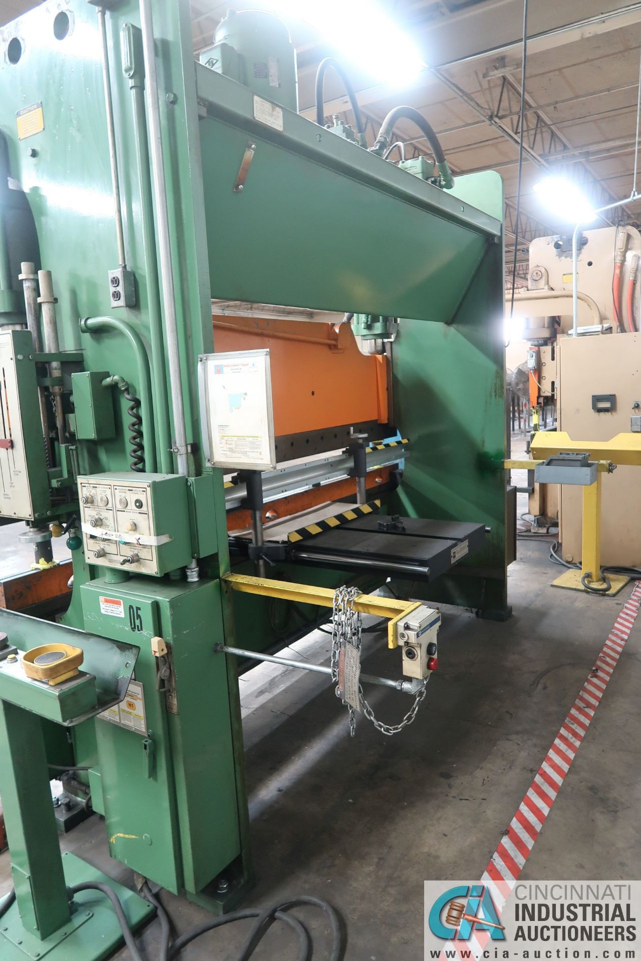 90 TON X 10' CINCINNATI 90CBX8 PRESS BRAKE; S/N 46186, HURCO AUTOBEND 7, BACK GAGE, 8" STROKE - Image 3 of 13