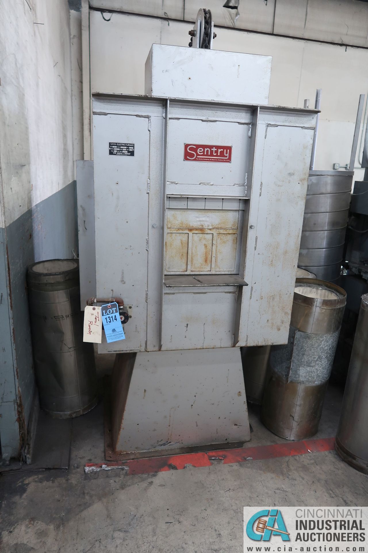 SENTRY SIZE C MODEL AY-480 FURNACE; S/N B25091, SIZE 6, 2,500 DEGREE FAHRENHEIT, 39 KW