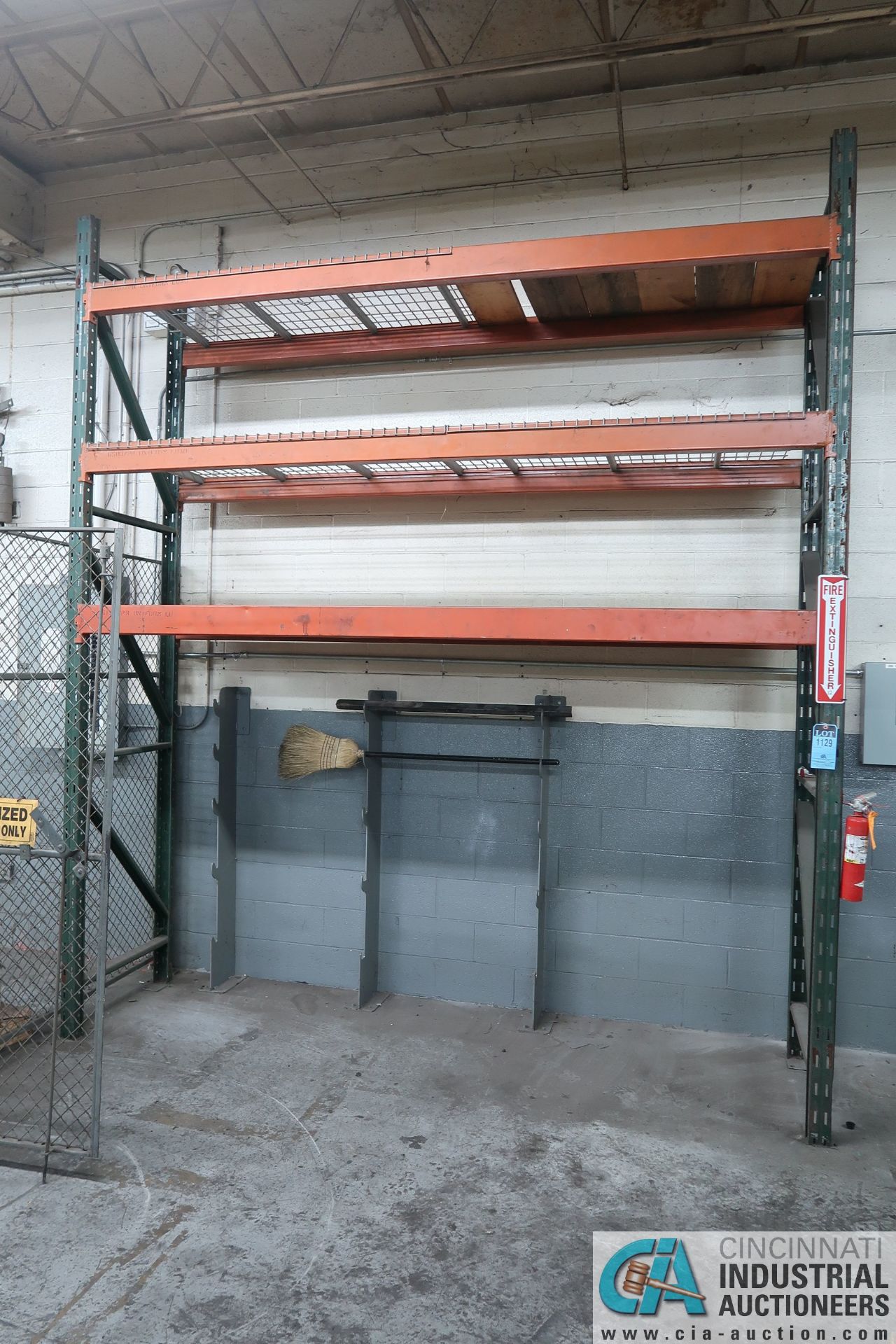 SECTION 120" X 32" X 144" ADJUSTABLE BEAM PALLET RACK