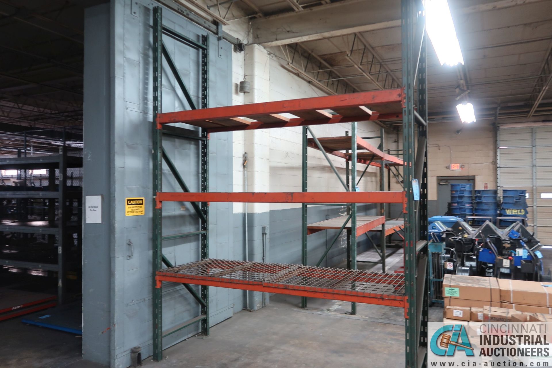 SECTION 96" X 36" X 144" ADJUSTABLE BEAM PALLET RACK