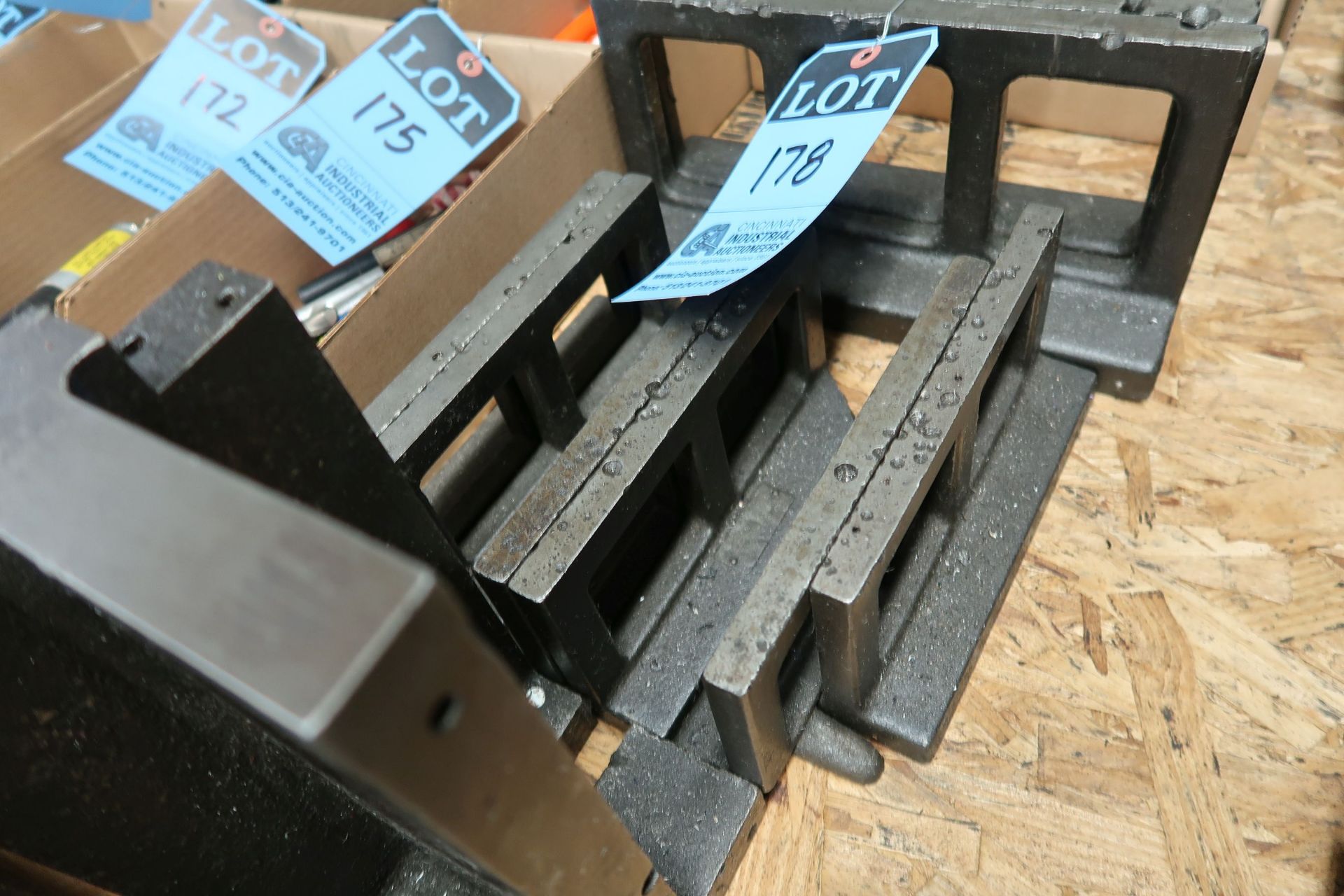 (LOT) ANGLE PLATES - Image 3 of 4