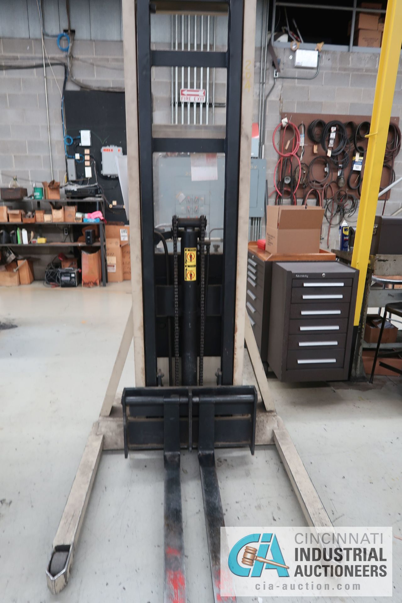 2,000 LB. CAPACITY CROWN MODEL 20BT ELECTRIC WALK BEHIND STACKER; S/N 1A110243, WITH BUILD IN - Image 2 of 5