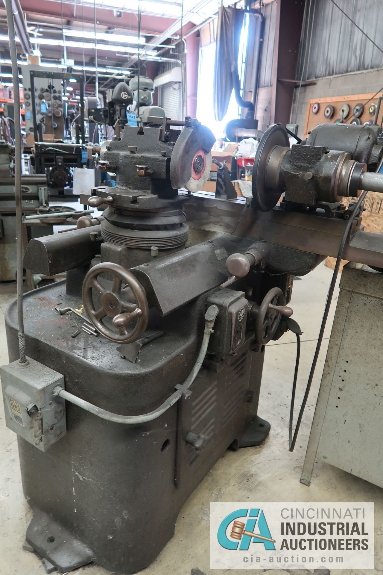 CINCINNATI NO. 2 TOOL AND CUTTER GRINDER; S/N 1D2T1L-2144 - Image 7 of 12