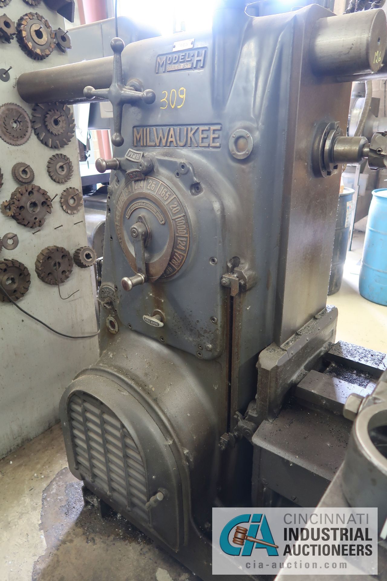 MILWAUKEE MODEL H HORIZONTAL MILLING MACHINE; S/N 57-3267, WITH VERTICAL HEAD AND (2) K&T 57-3267 - Image 3 of 8