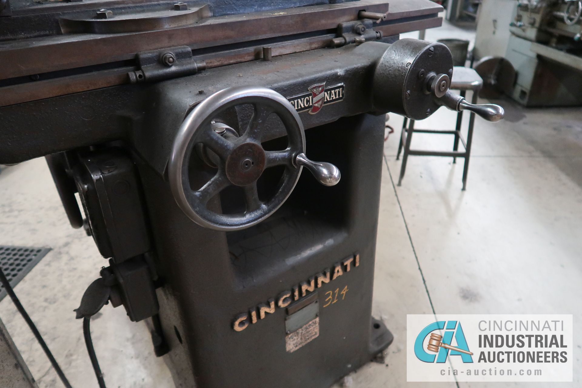 CINCINNATI NO. 2 TOOL AND CUTTER GRINDER; S/N 1D2T1L-2144 - Image 8 of 12