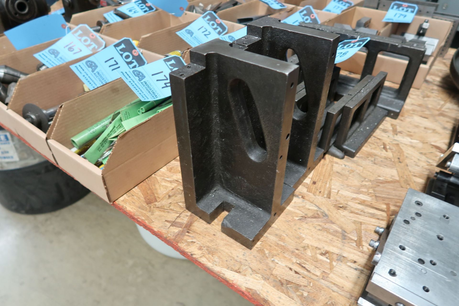 (LOT) ANGLE PLATES - Image 2 of 4