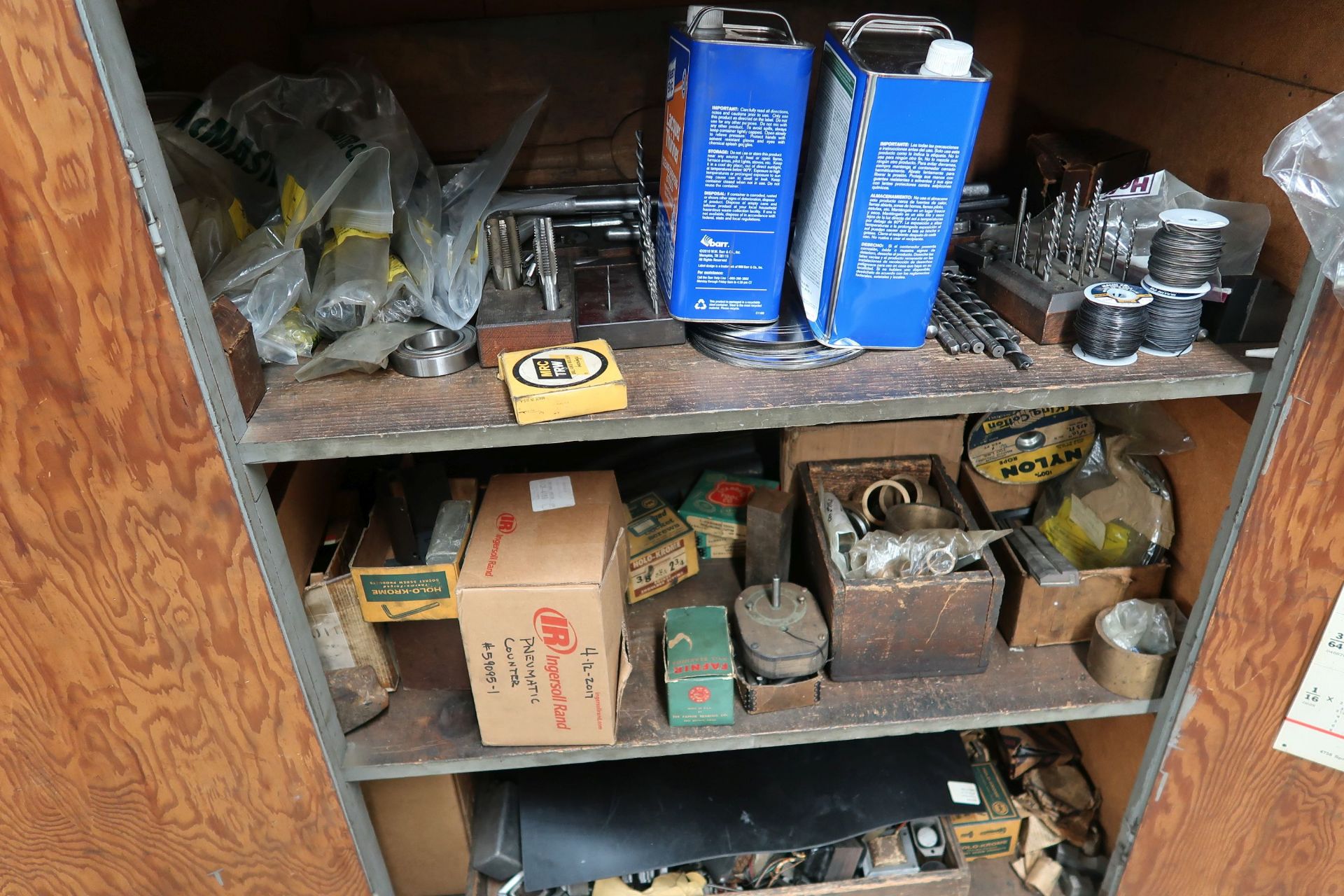 (LOT) CONTENETS OF WOOD CABINET INCLUDING SHIMS, BELTS, DRILLS, WIRE BRUSH WHEELS, HARDWARE - Image 3 of 5