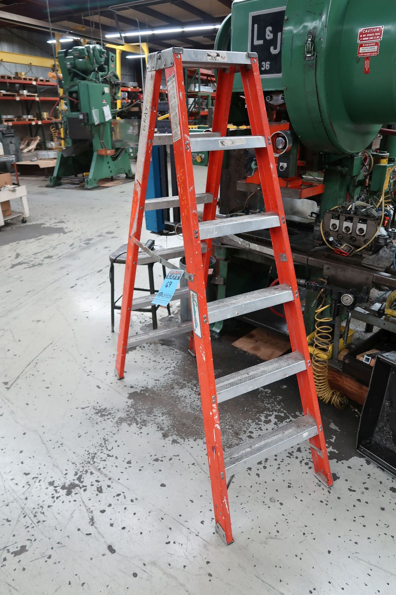 6' LOUISVILLE FIBERGLASS LADDER