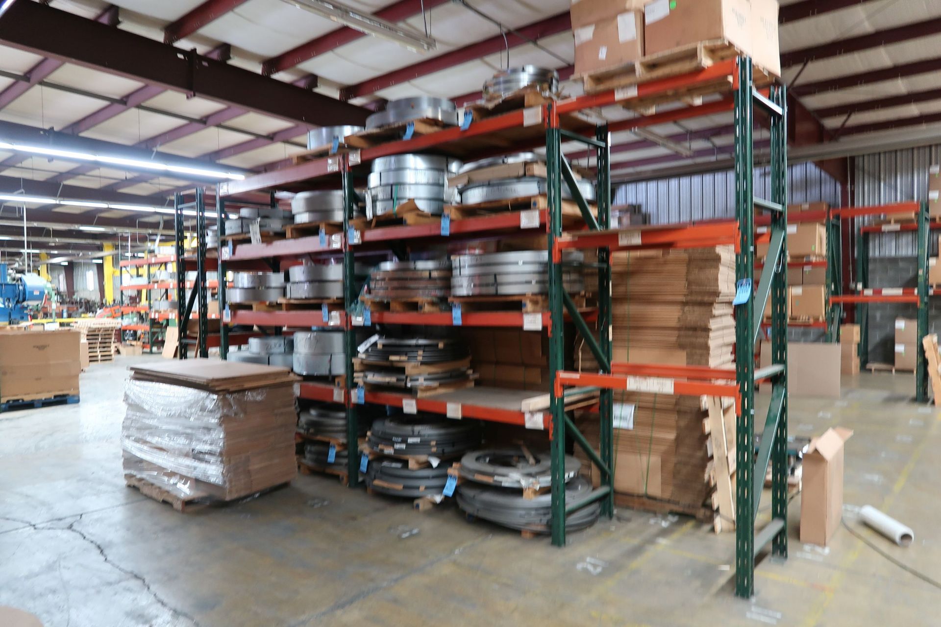 (LOT) (2) SECTIONS 84" X 30" X 120" AND (1) SECTION 46" X 30" X 120" ADJUSTABLE BEAM PALLET RACK