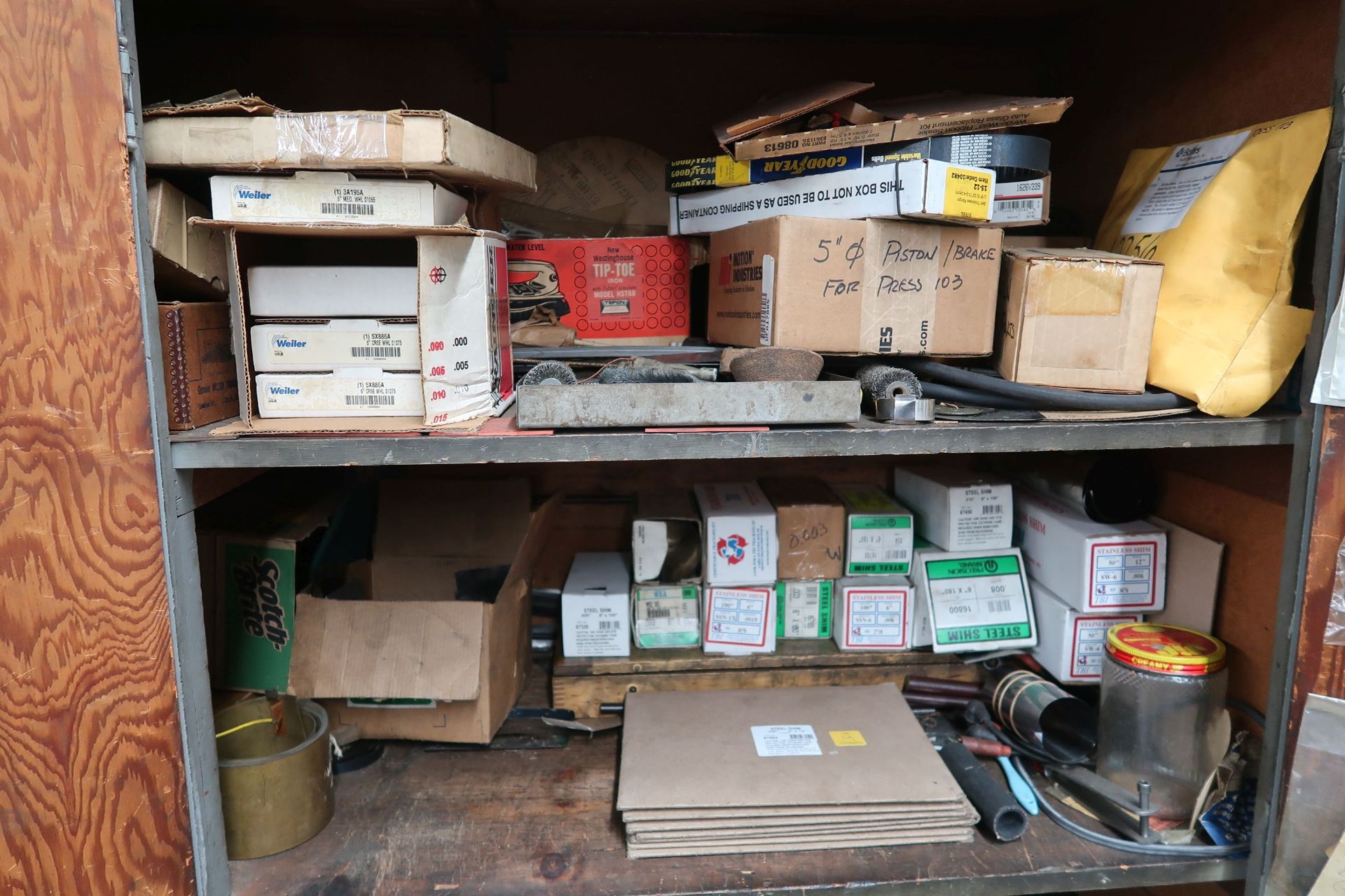 (LOT) CONTENETS OF WOOD CABINET INCLUDING SHIMS, BELTS, DRILLS, WIRE BRUSH WHEELS, HARDWARE - Image 2 of 5