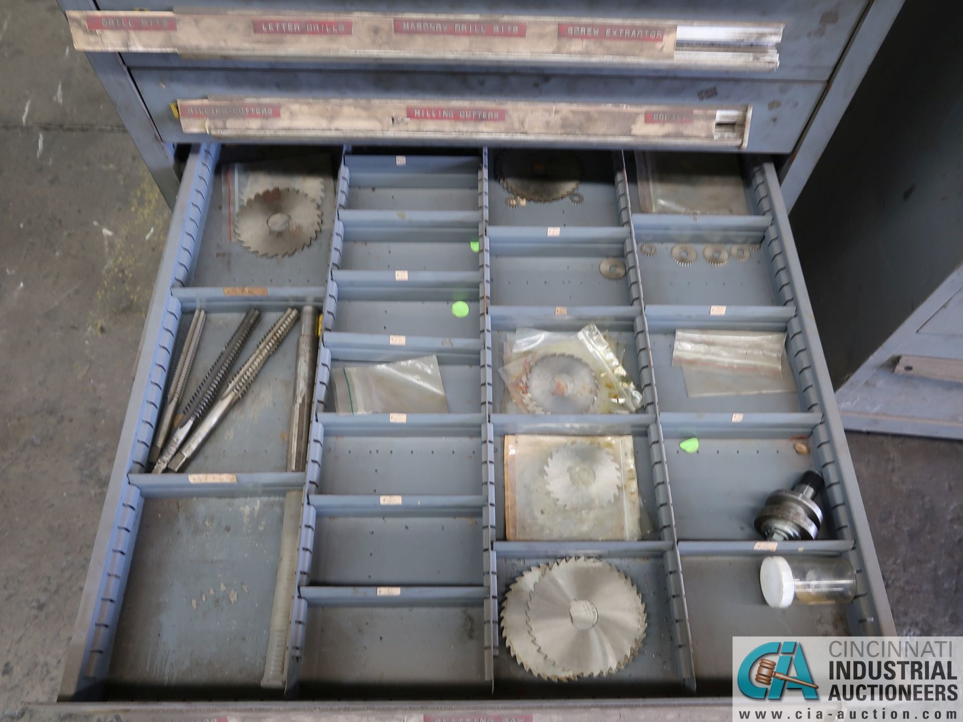 15-DRAWER VIDMAR CABINET WITH TOOLING - Image 9 of 10