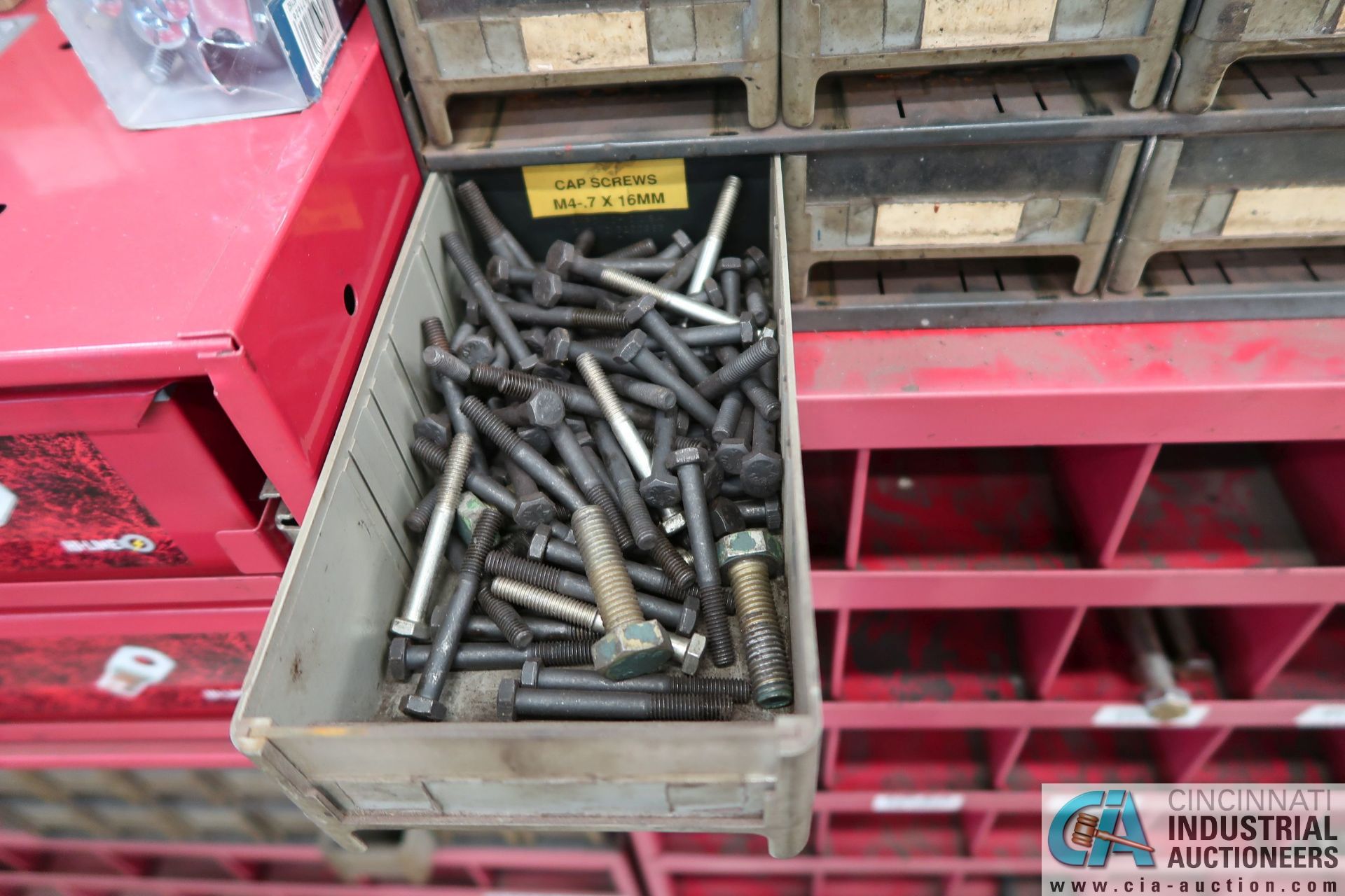 9-COMPARTMENT PIGEON HOLE HARDWARE CABINET WITH MISCELLANEOUS HARDWARE AND 32-DRAWER HARDWARE - Image 6 of 9