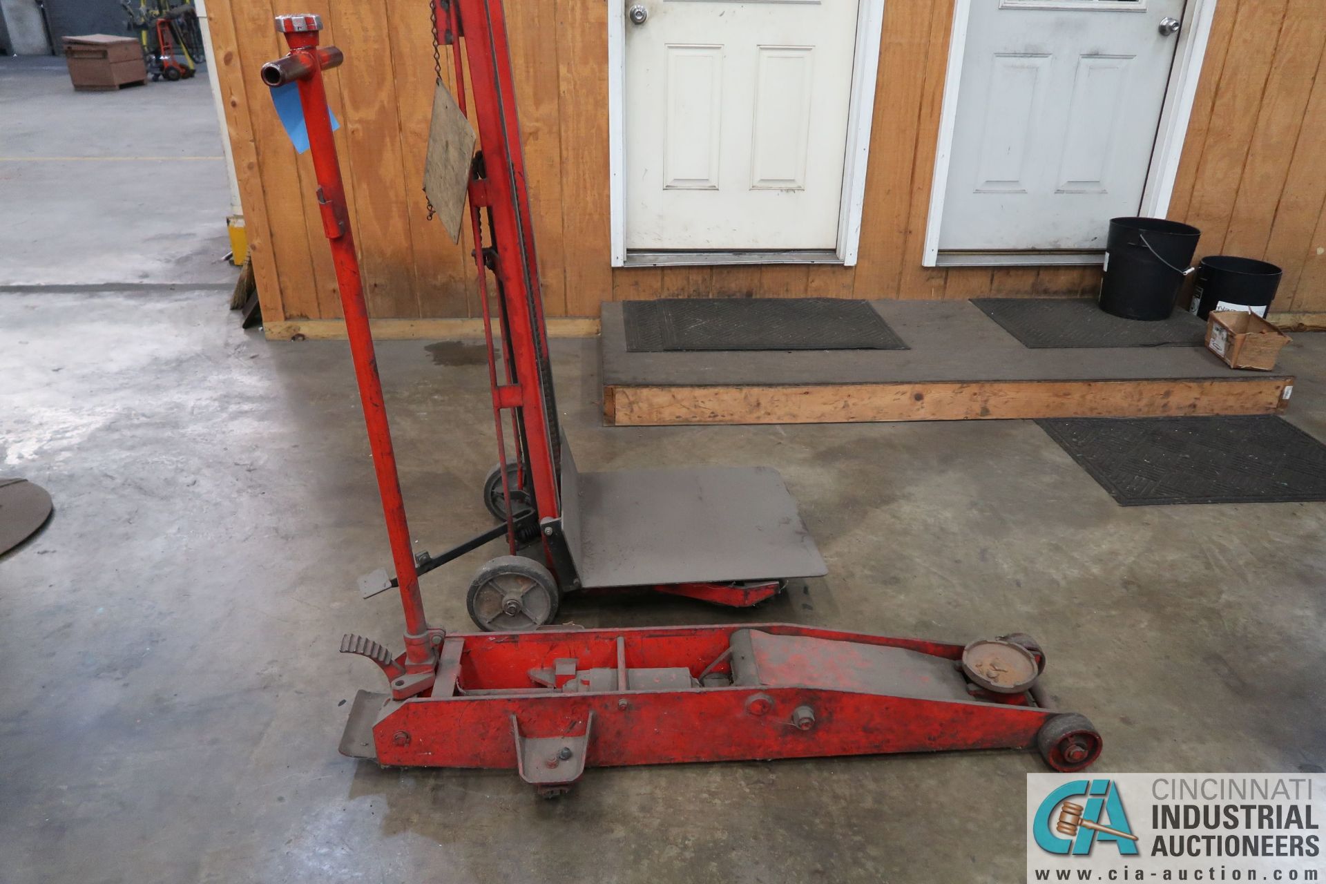 3 TON HYDRAULIC FLOOR JACK