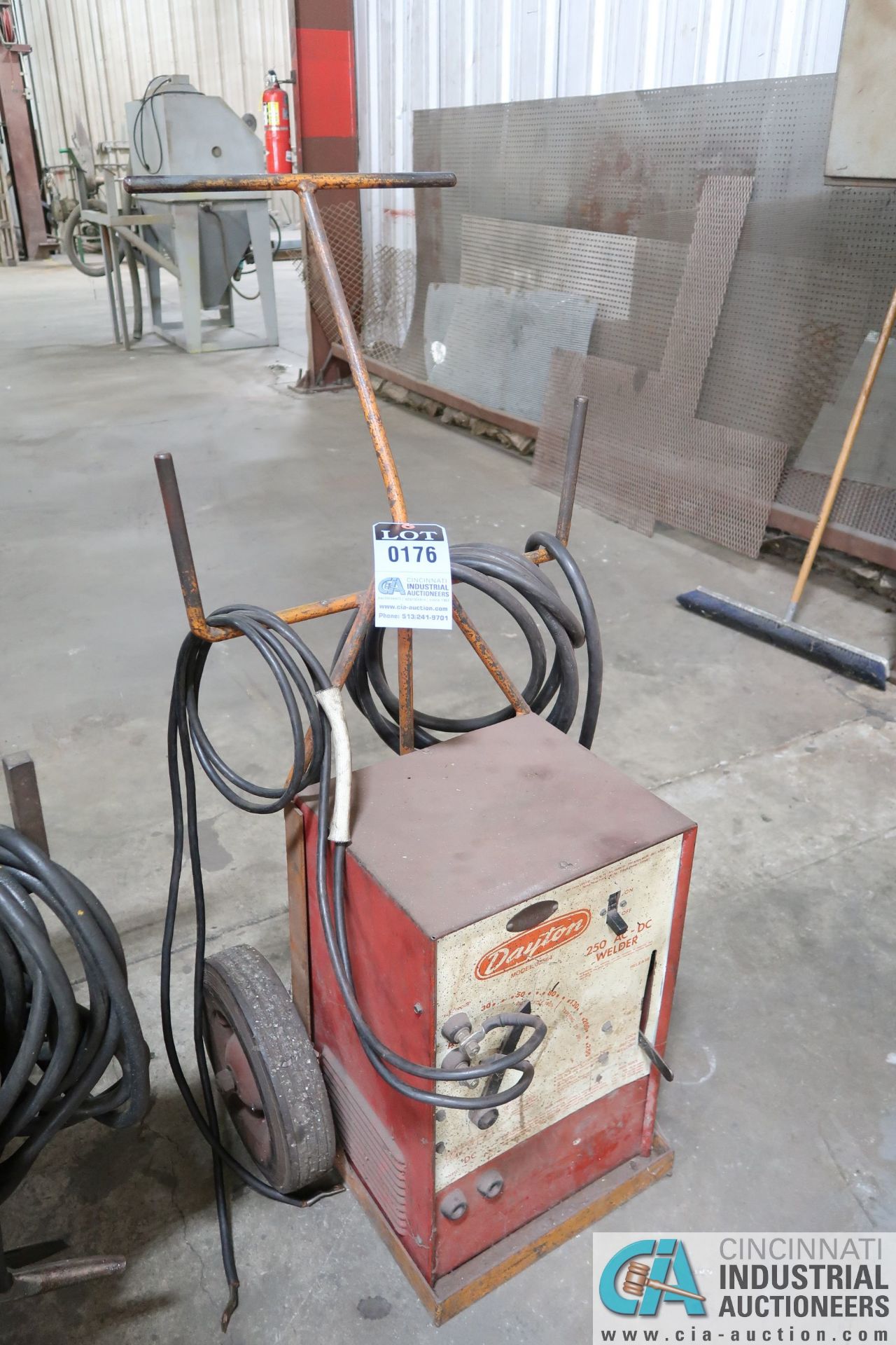 250 AMP DAYTON 250 AC/DC WELDER - Image 3 of 3