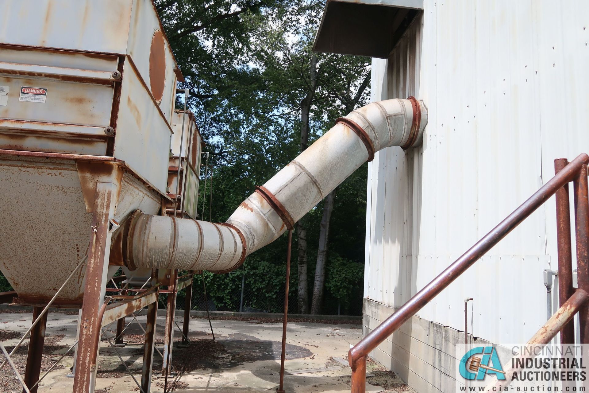 14' X 16' X 10' HIGH (APPROX.) HOFFMAN DRIVE-IN BLAST BOOTH WITH HOFFMAN AUGERS AND BUCKET - Image 12 of 14