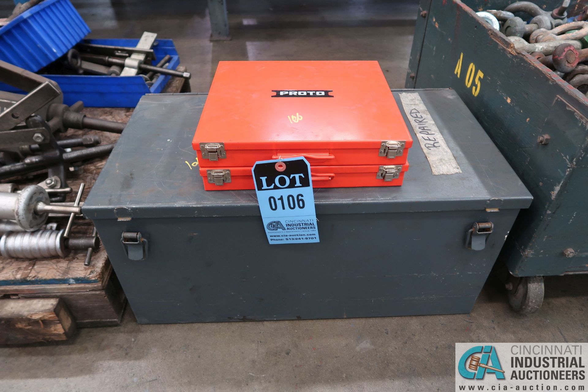 (LOT) 20 TON NTN SELF CENTERING HYDRAULIC PULLER, (2) 10 TON PROTO SET PULLERS