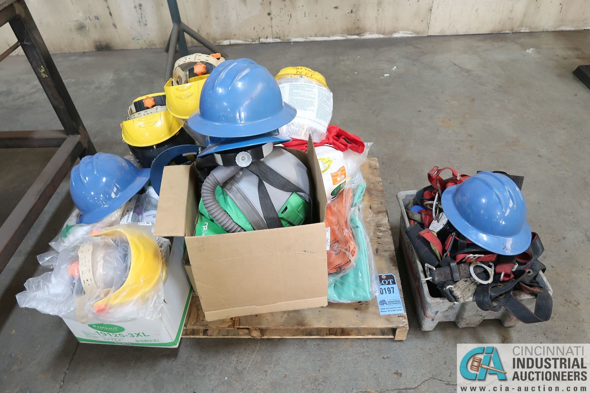 (LOT) MISCELLANEOUS SAFETY GEAR INCLUDING HELMETS, GLOVES, JACKETS, CLEAN SUITS, HARNESSES - Image 3 of 4