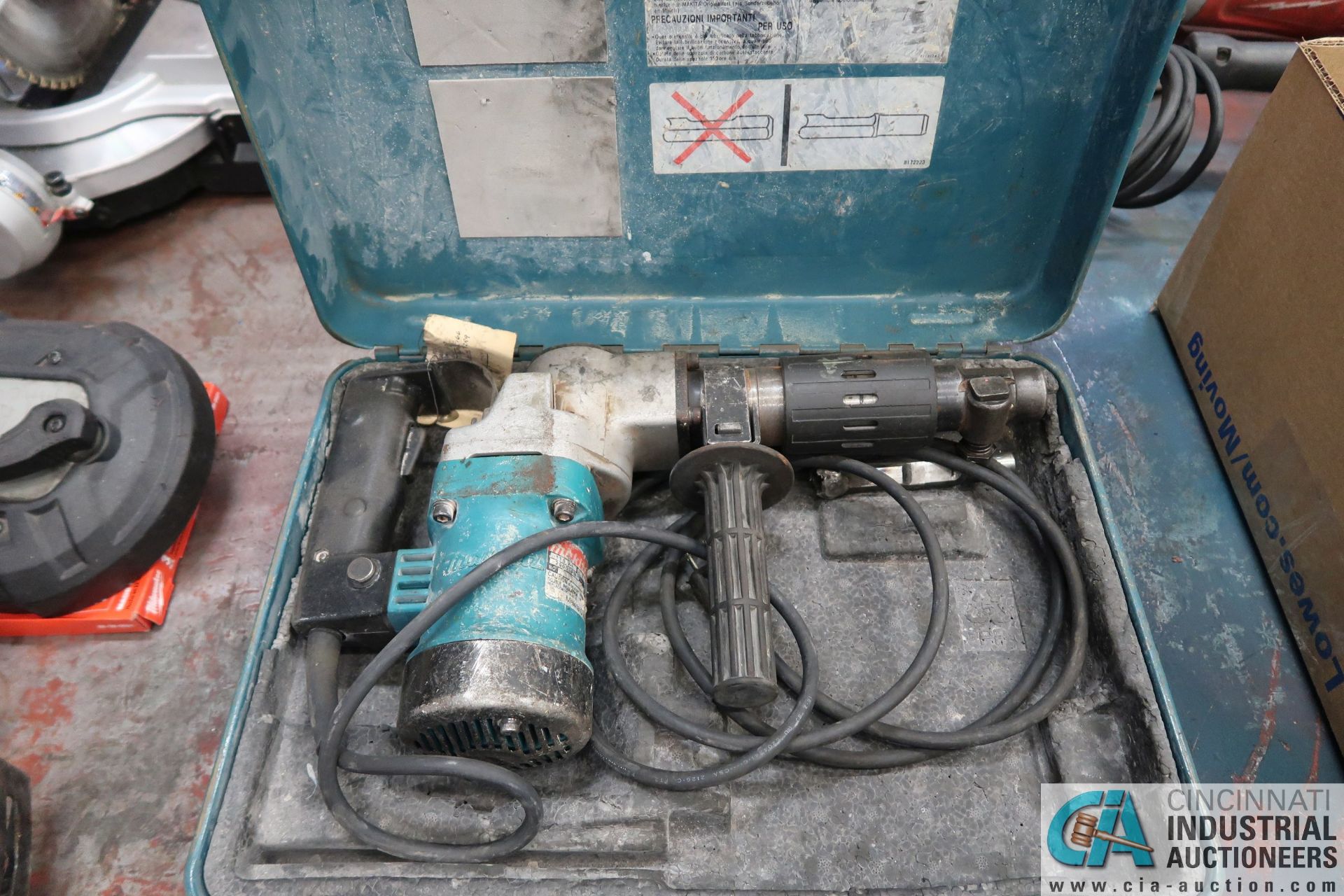 (LOT) MILWAUKEE DRILL, ANGLE DRILL AND MAKITA HAMMER DRILL - Image 4 of 4