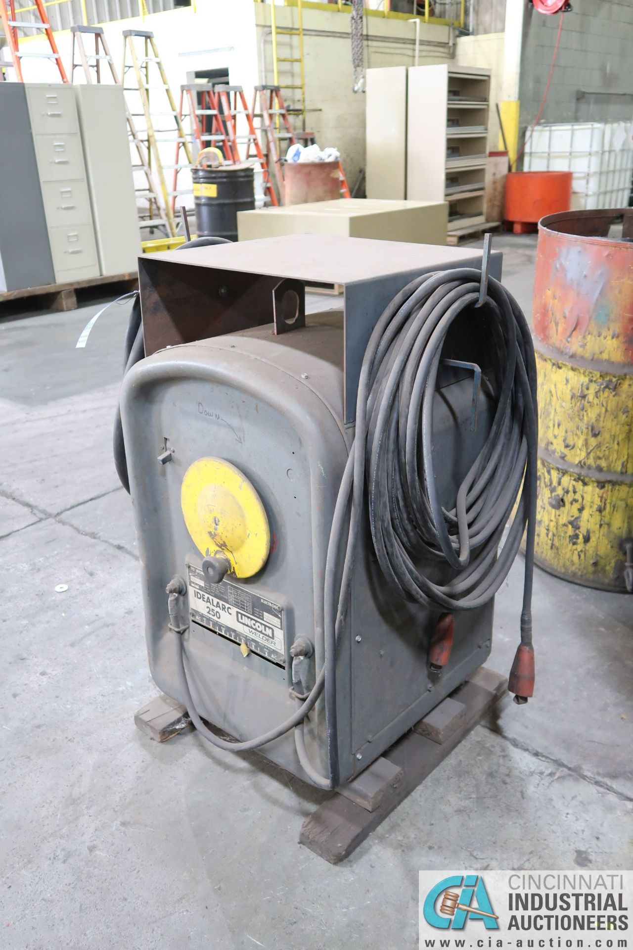 250 AMP LINCOLN IDEALARC 250 WELDER; S/N AC280907 - Image 3 of 4