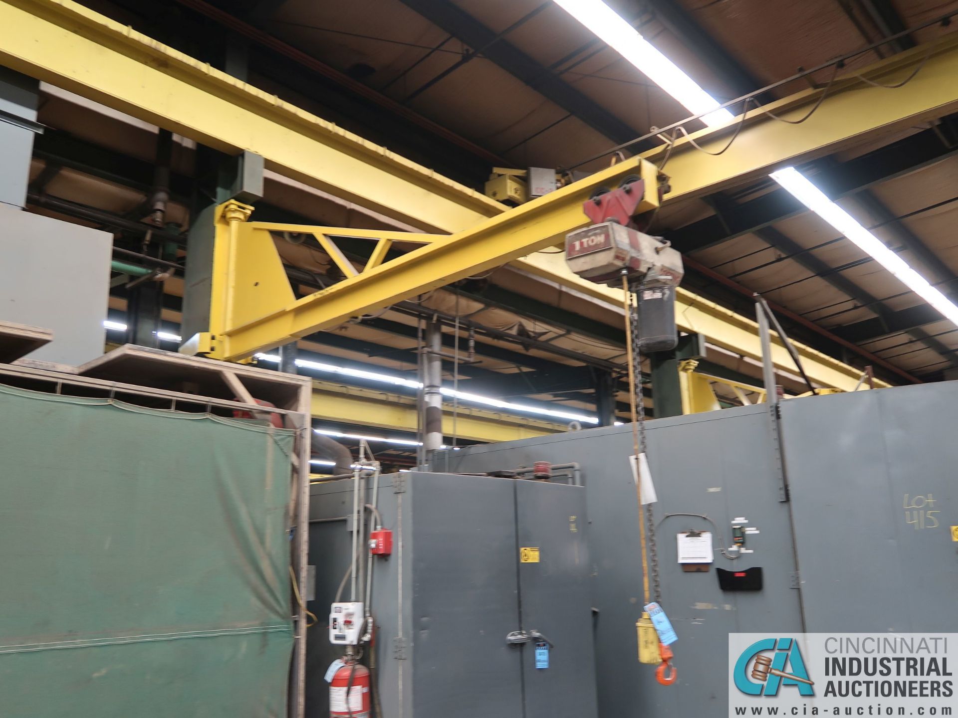 1 TON X 12' ARM POLE MOUNTED JIB CRANE WITH 1 TON COFFING CHAIN HOIST, PENDANT