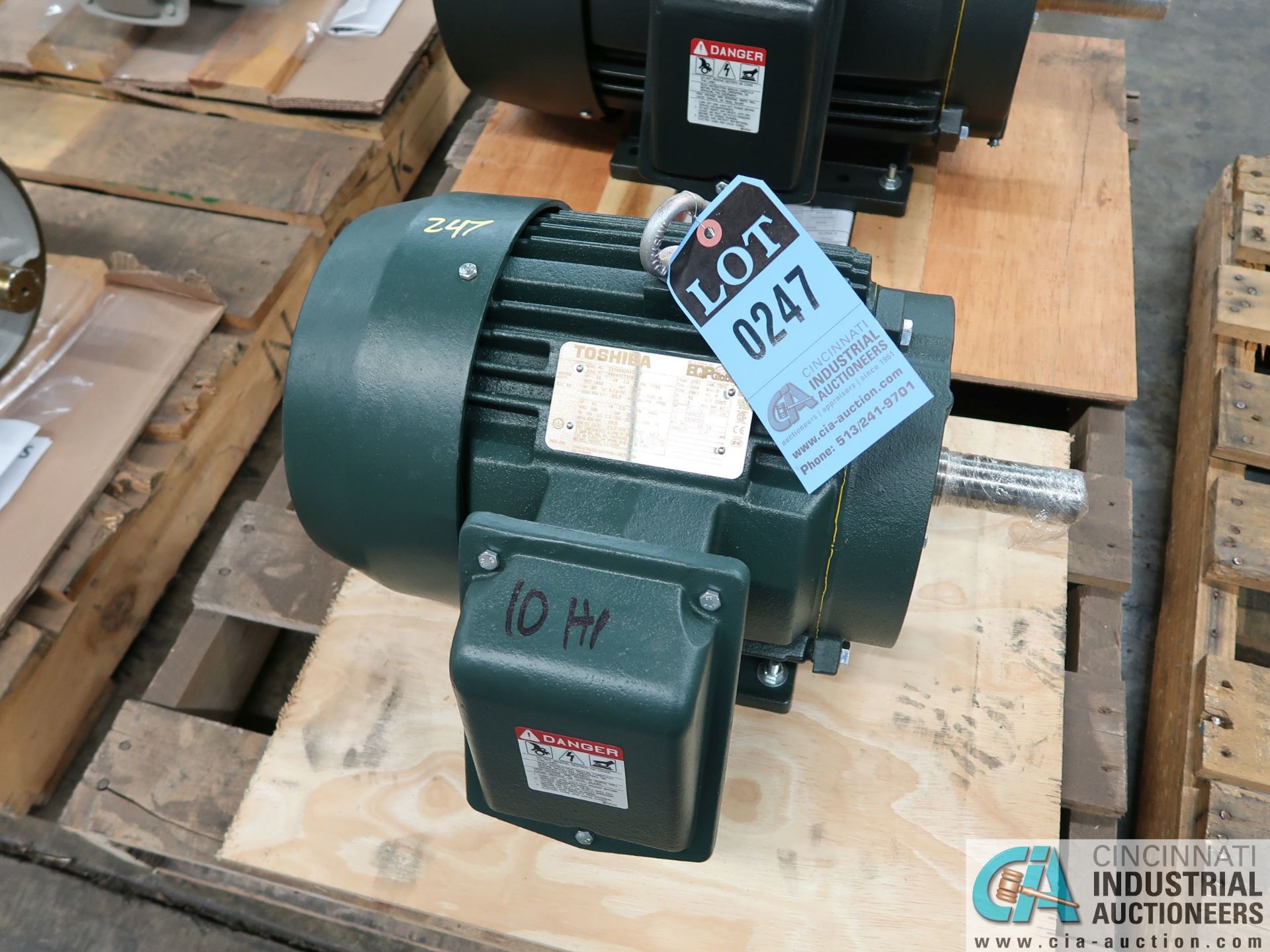 10 HP TOSHIBA TYPE 1KKH ELECTRIC MOTOR, 2,700 RPM (NEW)