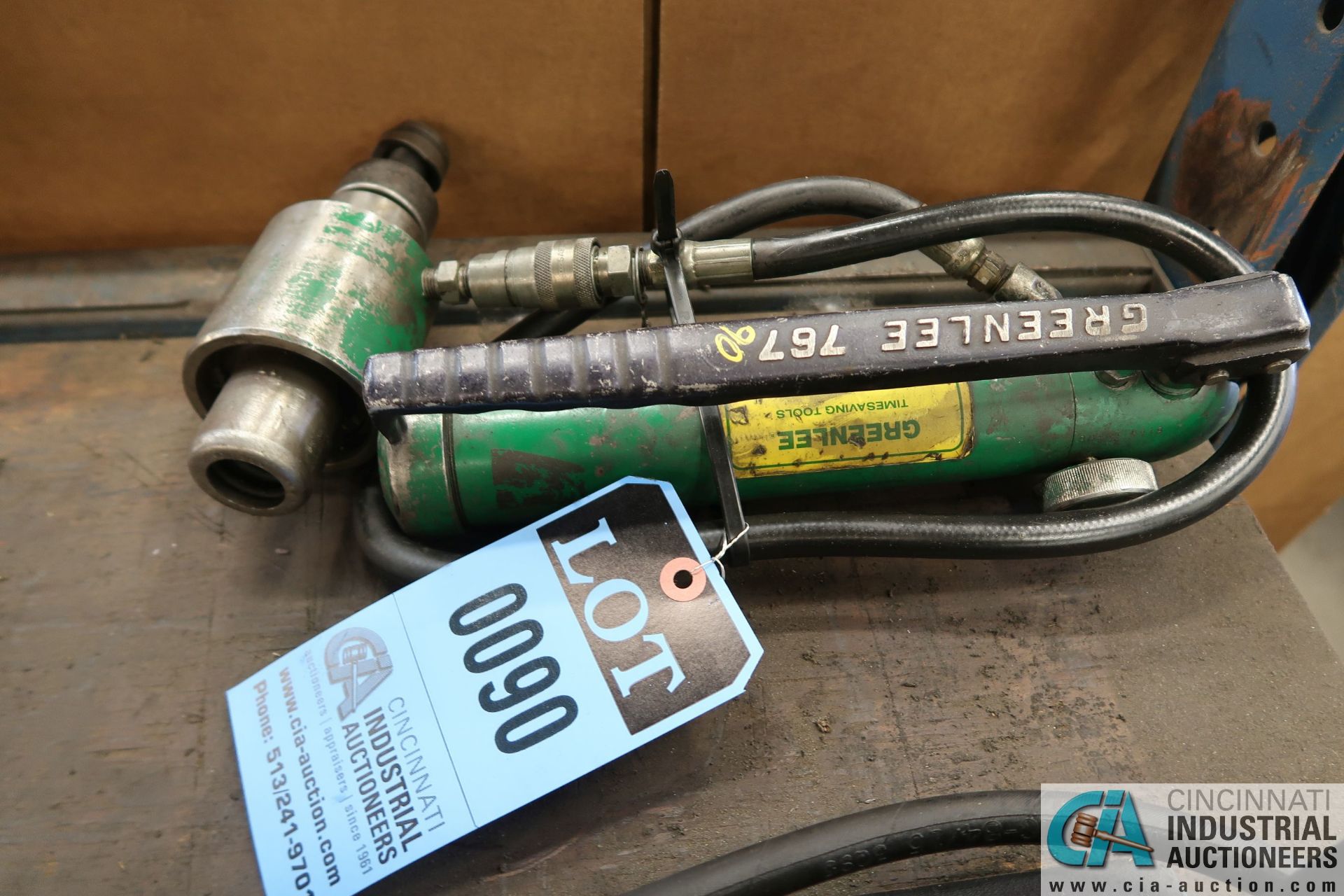 GREENLEE MANUAL HYDRAULIC PUMP WITH 10 TON JACK