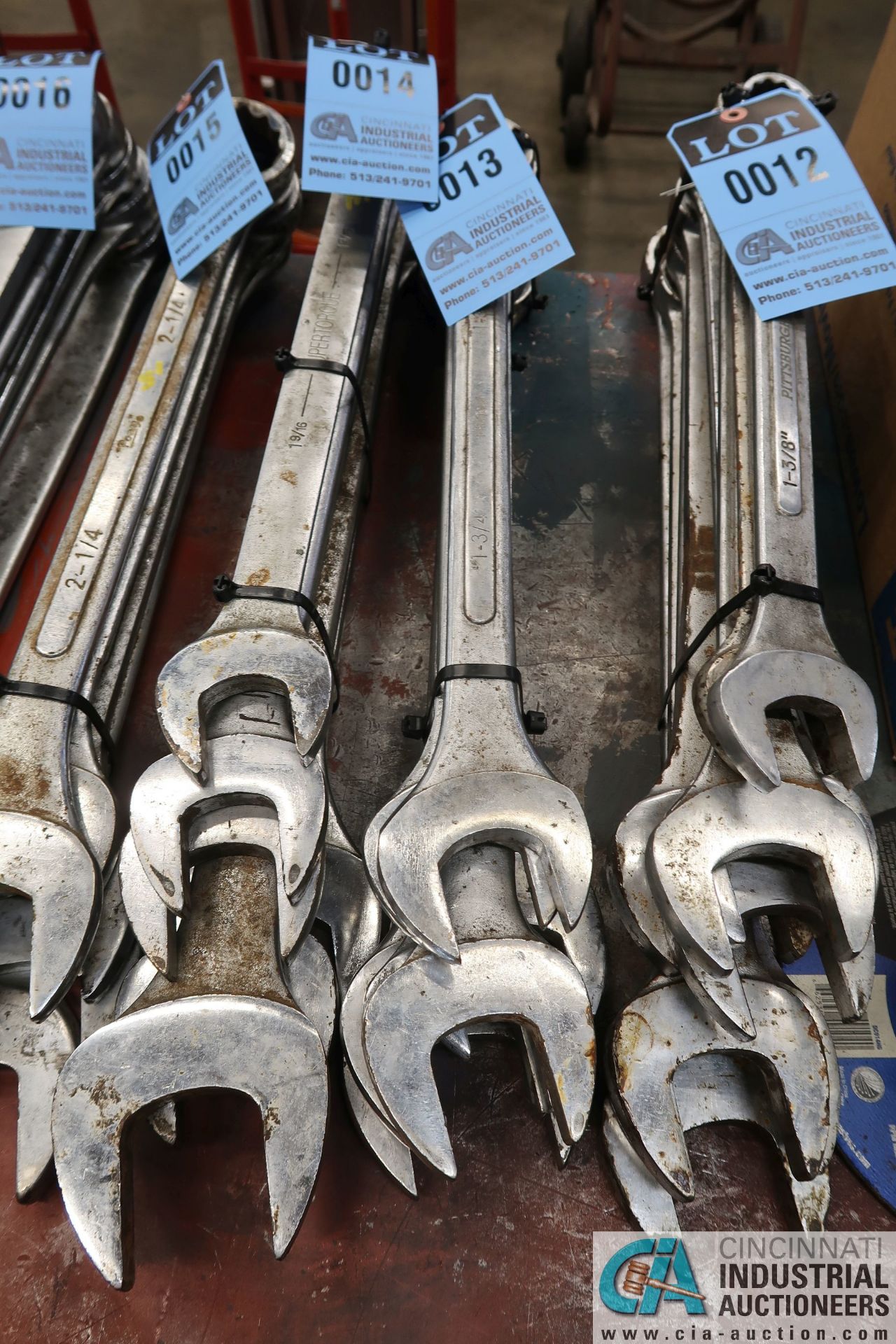 COMBINATION WRENCHES TO 2-1/2"