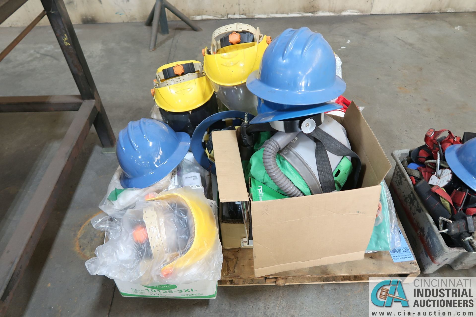 (LOT) MISCELLANEOUS SAFETY GEAR INCLUDING HELMETS, GLOVES, JACKETS, CLEAN SUITS, HARNESSES