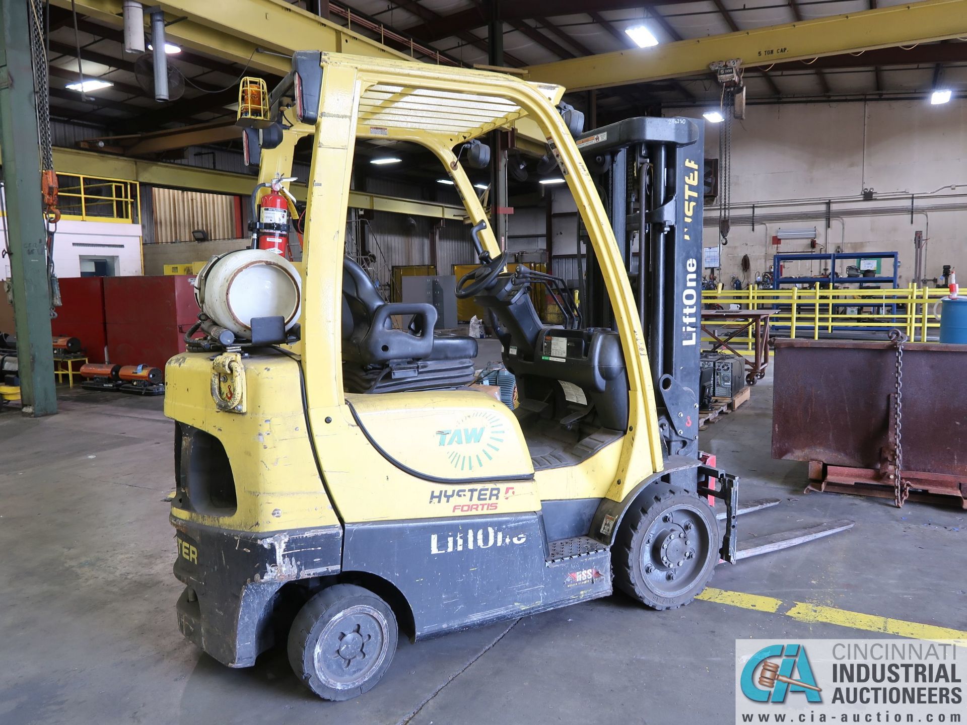 5,000 LB. HYSTER S50FT SOLID TIRE LP GAS LIFT TRUCK; S/N G187V03303M, 3-STAGE MAST, 82" MAST HEIGHT, - Image 3 of 7