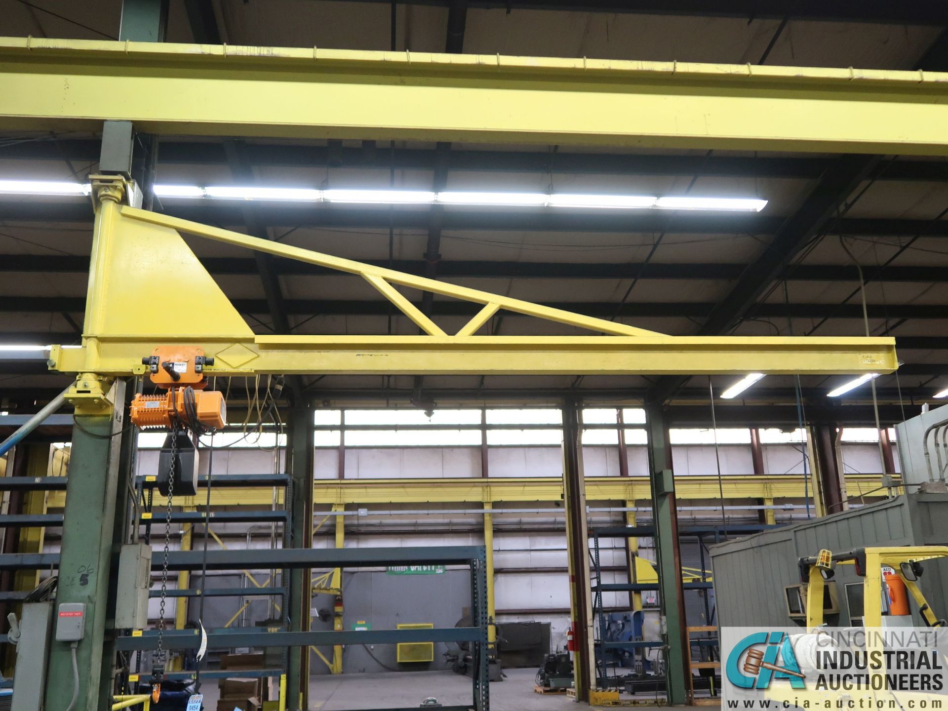 1 TON X 12' ARM POLE MOUNTED JIB CRANE WITH 1 TON ACROLIFT C1M CHAIN HOIST, PENDANT