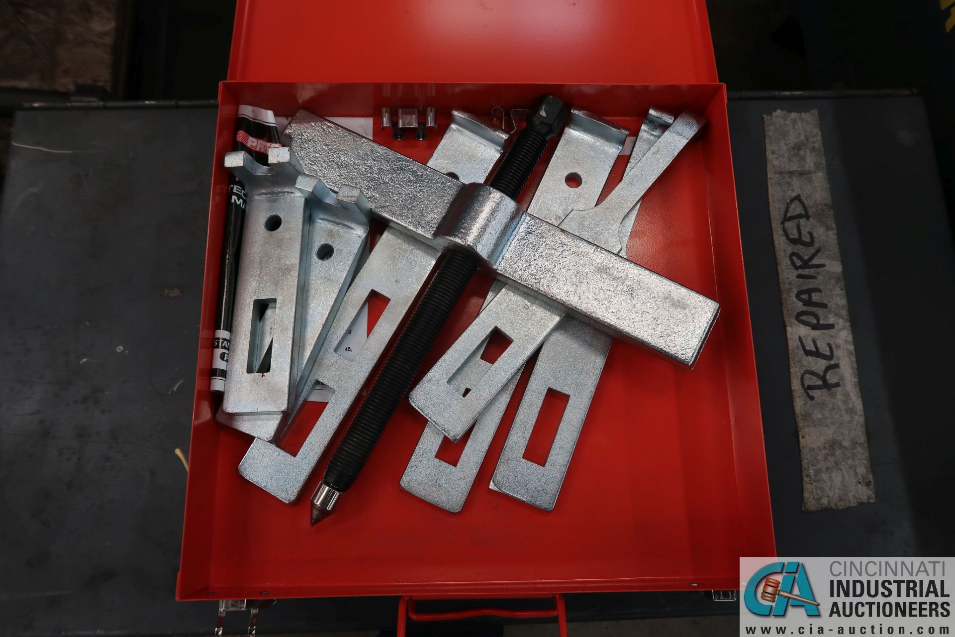 (LOT) 20 TON NTN SELF CENTERING HYDRAULIC PULLER, (2) 10 TON PROTO SET PULLERS - Image 2 of 3