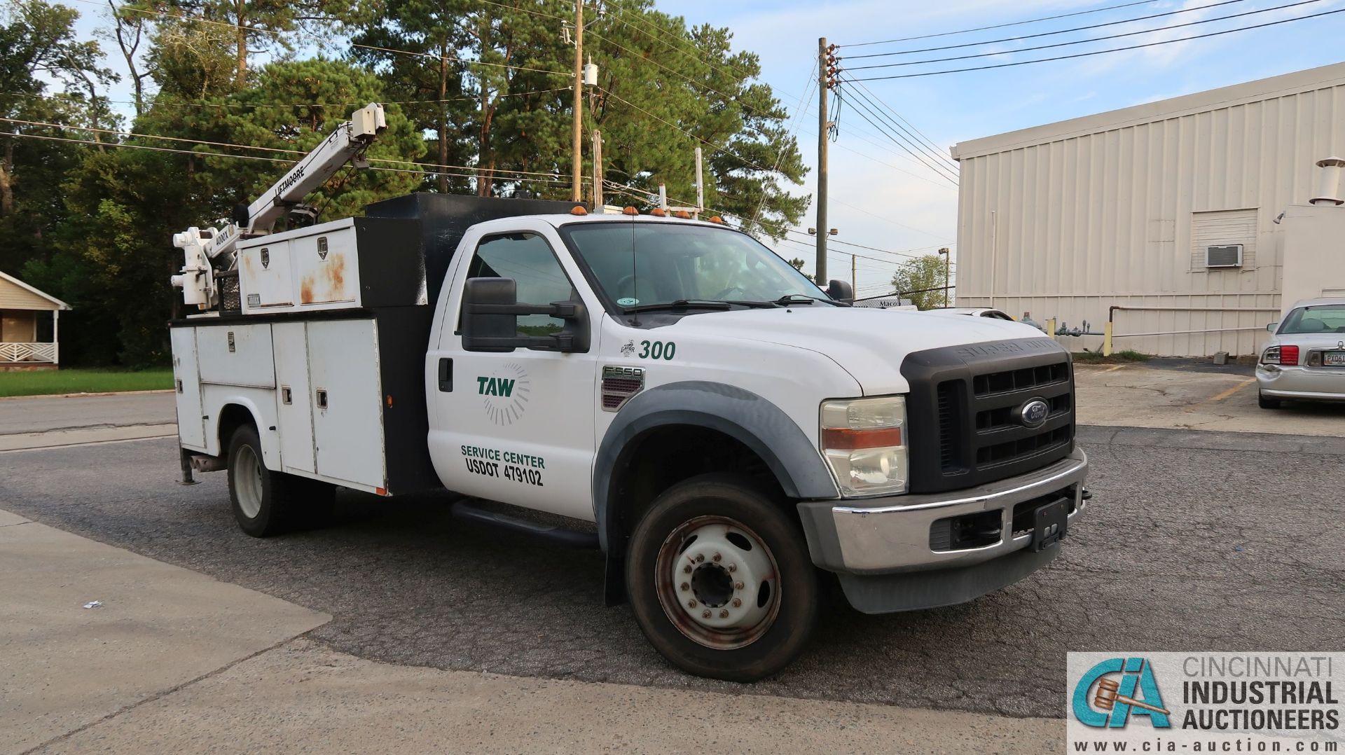 2008 FORD F550 XL SUPER DUTY DIESEL V8 POWER STROKE SERVICE TRUCK; VIN # 1FDAF56R68ED70241, V8 POWER - Image 2 of 17