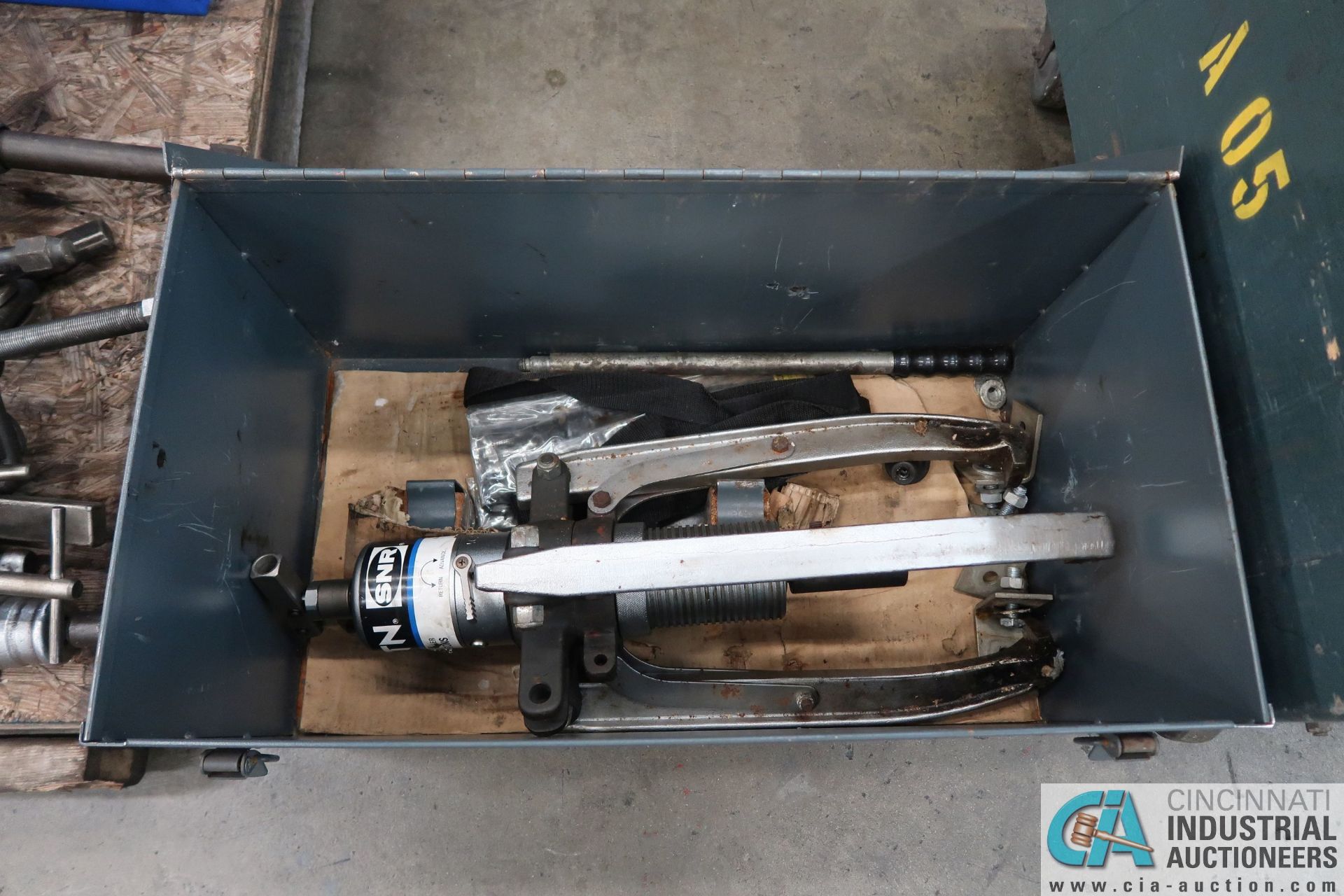 (LOT) 20 TON NTN SELF CENTERING HYDRAULIC PULLER, (2) 10 TON PROTO SET PULLERS - Image 3 of 3