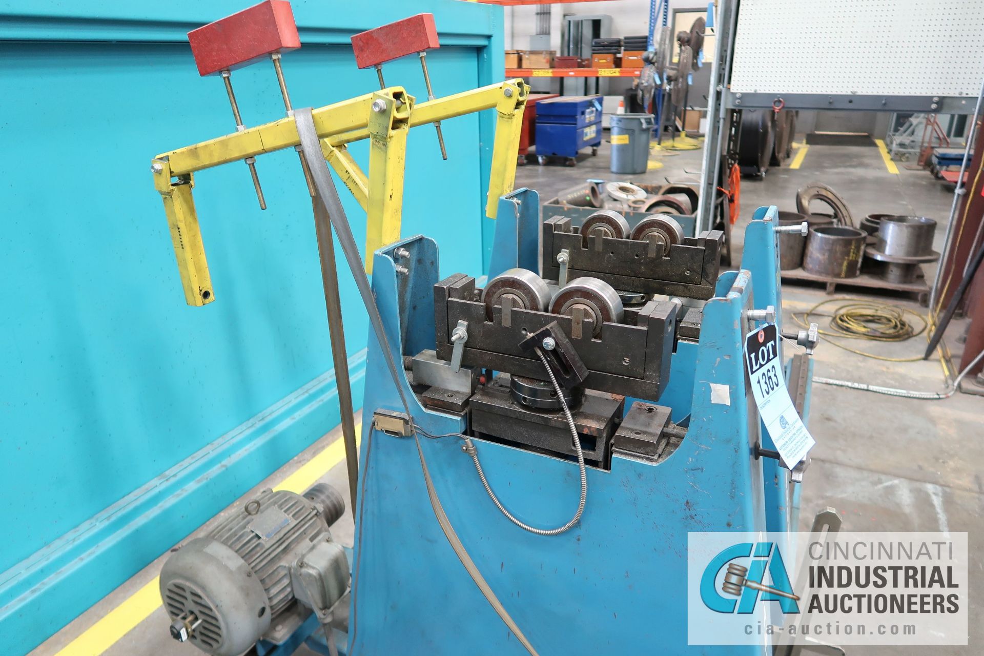 DYNAMICS RESEARCH MODEL 605 HORIZONTAL FORCE SHAFT MEASURING - BALANCING MACHINE; S/N 069924405, 28" - Image 3 of 6