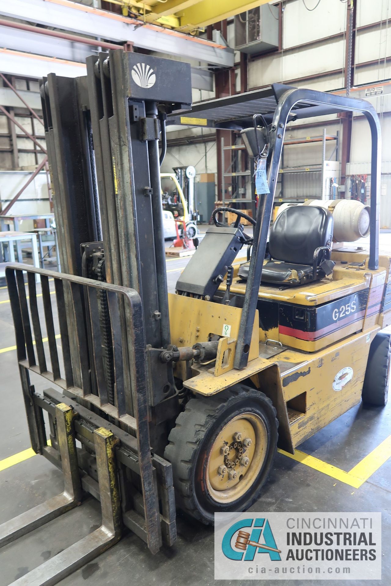 5,000 LB. DAEWOO MODEL G25S LP GAS SOLID PNEUMATIC TIRE LIFT TRUCK, 10-02003, 3-STAGE MAST, 188"